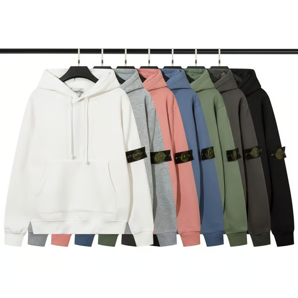 Sweat à capuche avec logo sur la manche style Stone Islanda