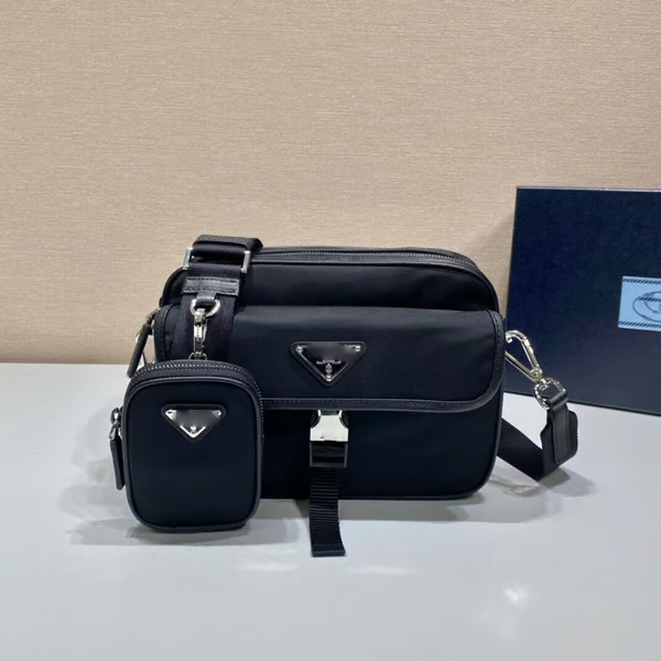 Sac à bandoulière noir avec pochette style Pradae