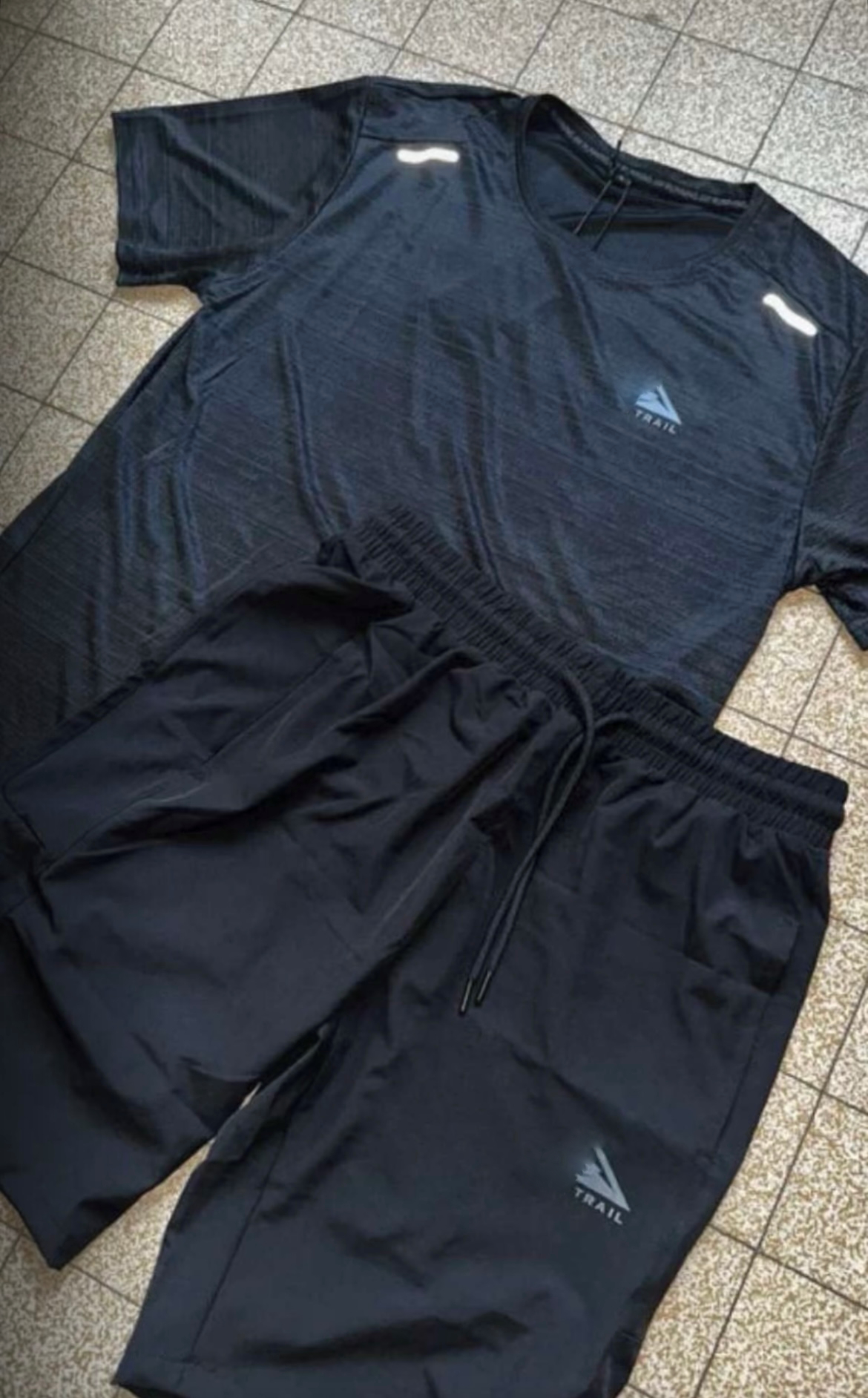 Ensemble de sport short - tshirt noir style Nik Trail