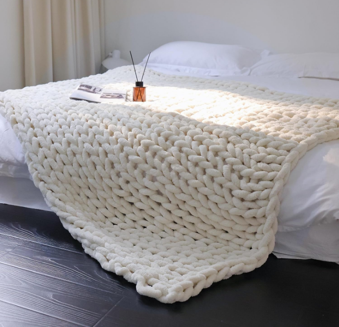 Chenille Chunky Knit Blanket Throw （40×50 Inch）, Handmade Warm & Cozy Blanket Couch, Bed, Home Decor, Soft Breathable Fleece Banket, Christmas Thick and Giant Yarn Throws, Cream
