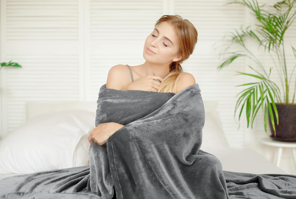 Fleece Blanket Queen Size Grey 300GSM Luxury Bed Blanket Anti-Static Fuzzy Soft Blanket Microfiber (90x90 Inches)