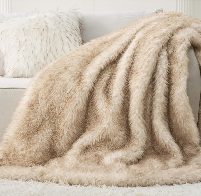 Faux Fur Blanket, Brown Soft and Fluffy Blanket, Fuzzy Cozy Plush Throw Blanket for Couch, Sofa and Bed, Thick and Warm Blanket, Luxury Christmas Blanket 50x70 inches
