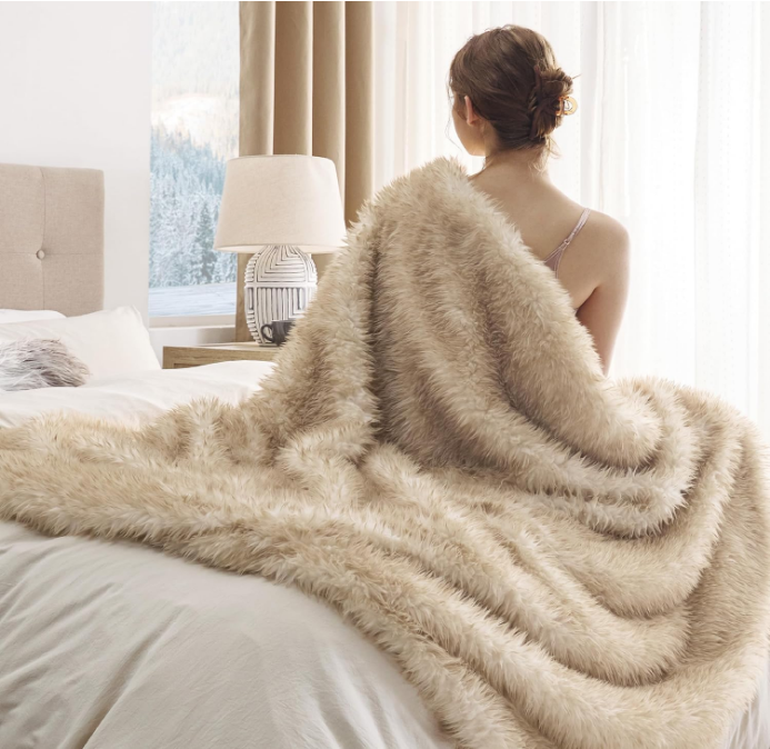 Faux Fur Blanket, Brown Soft and Fluffy Blanket, Fuzzy Cozy Plush Throw Blanket for Couch, Sofa and Bed, Thick and Warm Blanket, Luxury Christmas Blanket 50x70 inches