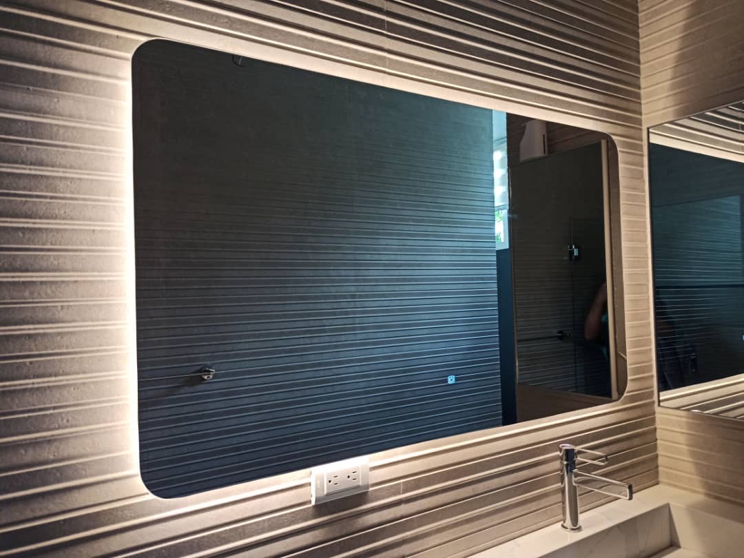 Espejo retroiluminado para baños 