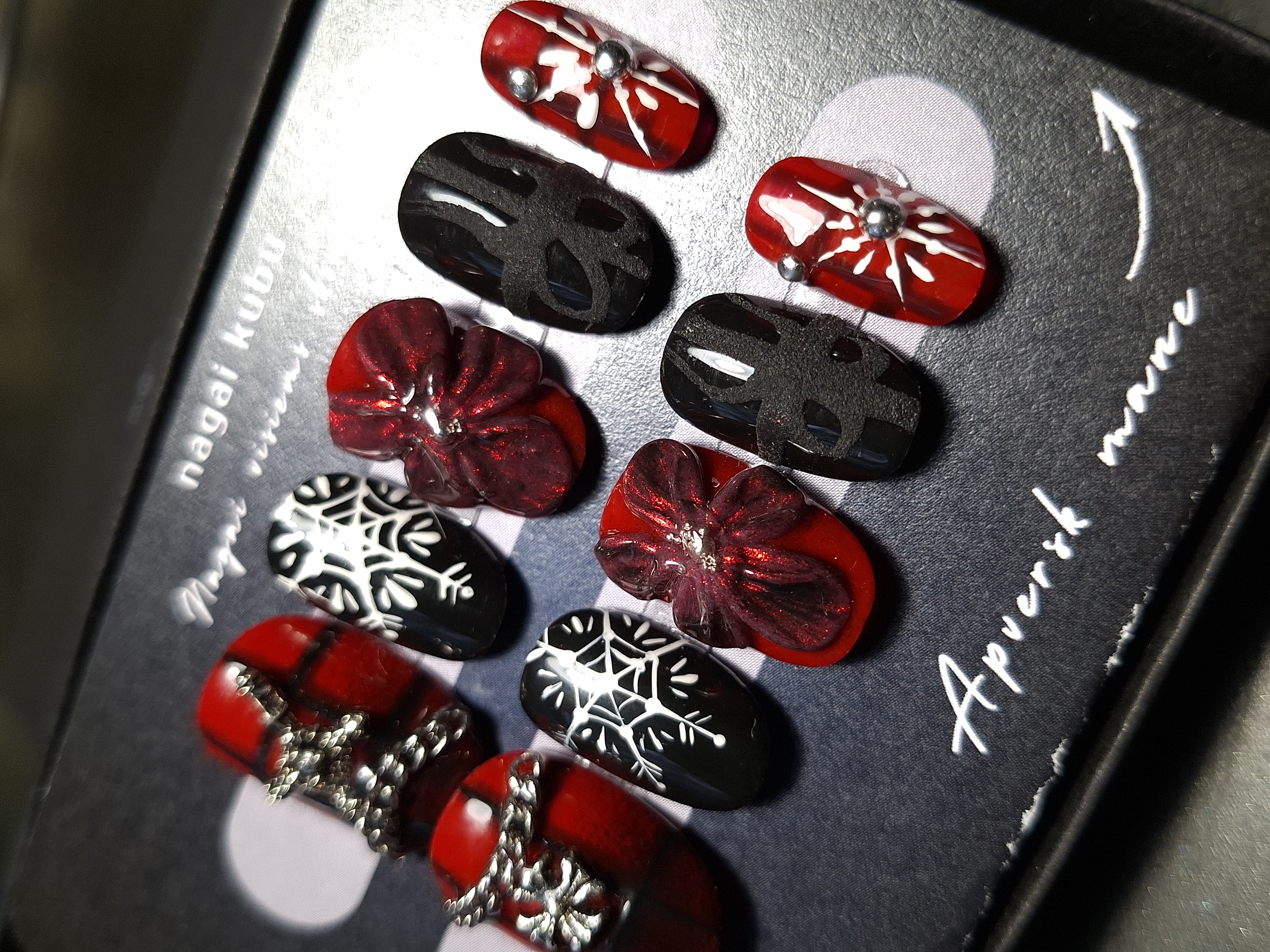 ALT XMAS, M DYDIS, TRUMPAS OVALAS