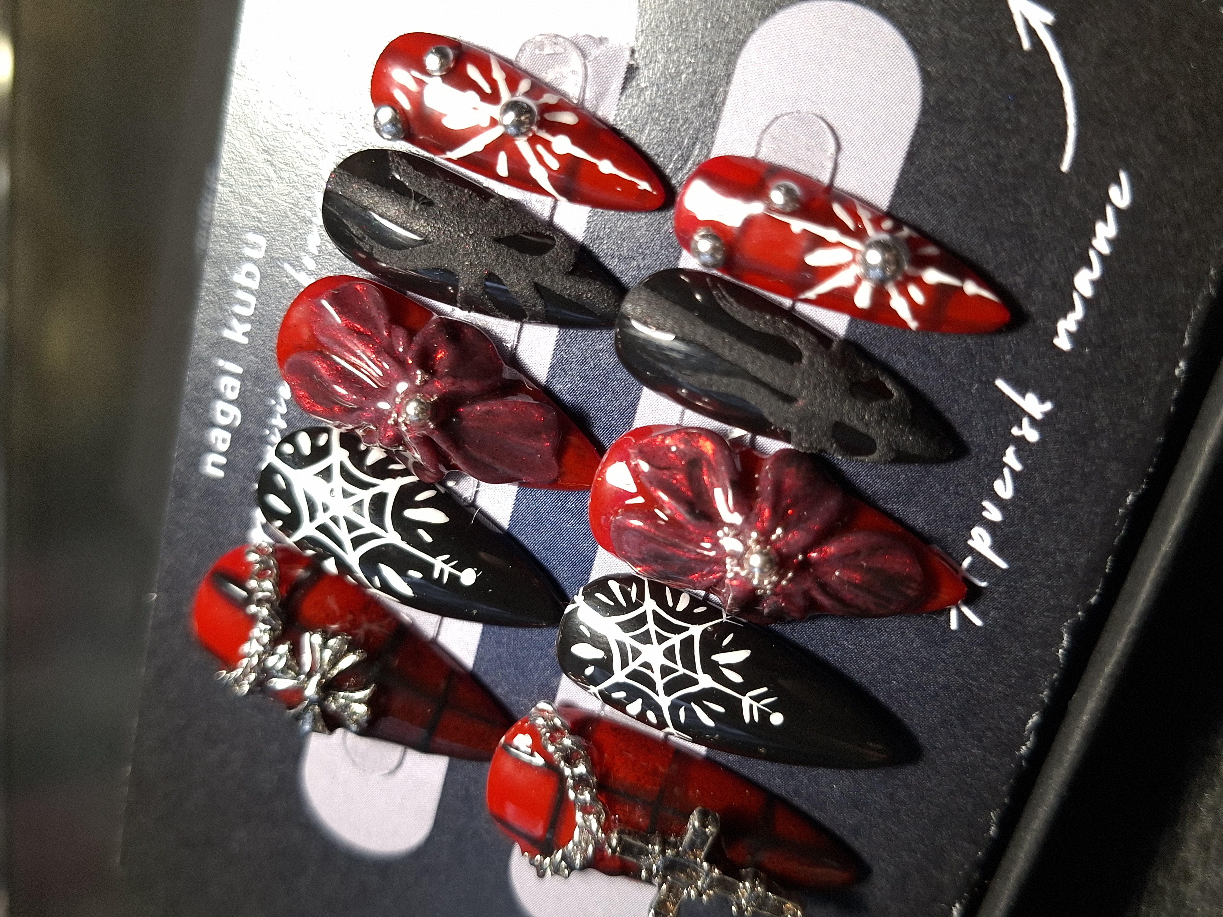 ALT XMAS, XS DYDIS, TRUMPAS STILETTO