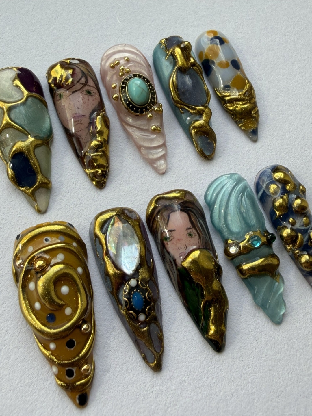 GOLDEN MAXIMALIST