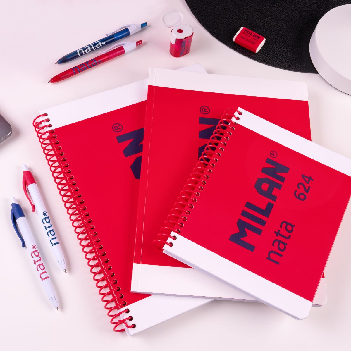 Cuaderno A4 con espiral y tapa dura, papel cuadriculado, 80 hojas de 95gr/m², colección MILAN nata® 624 since 1918,en tres coloresd