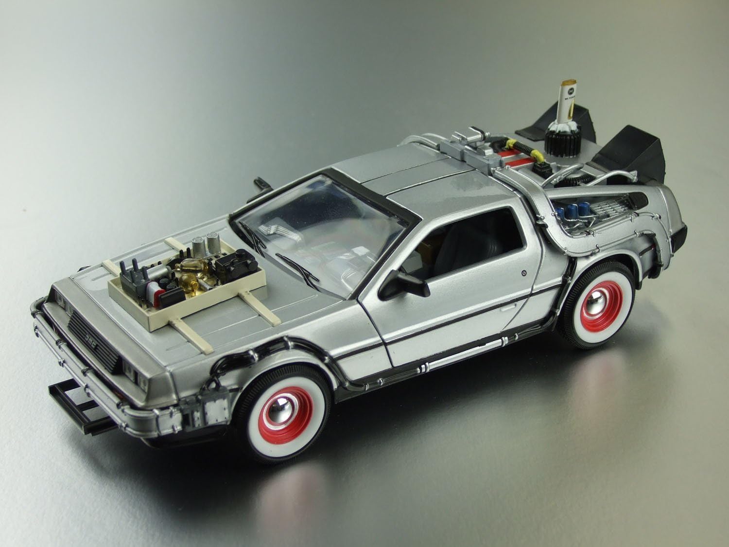 Welly Réplica Delorean Regreso Al Futuro 3 Escala 1/24 