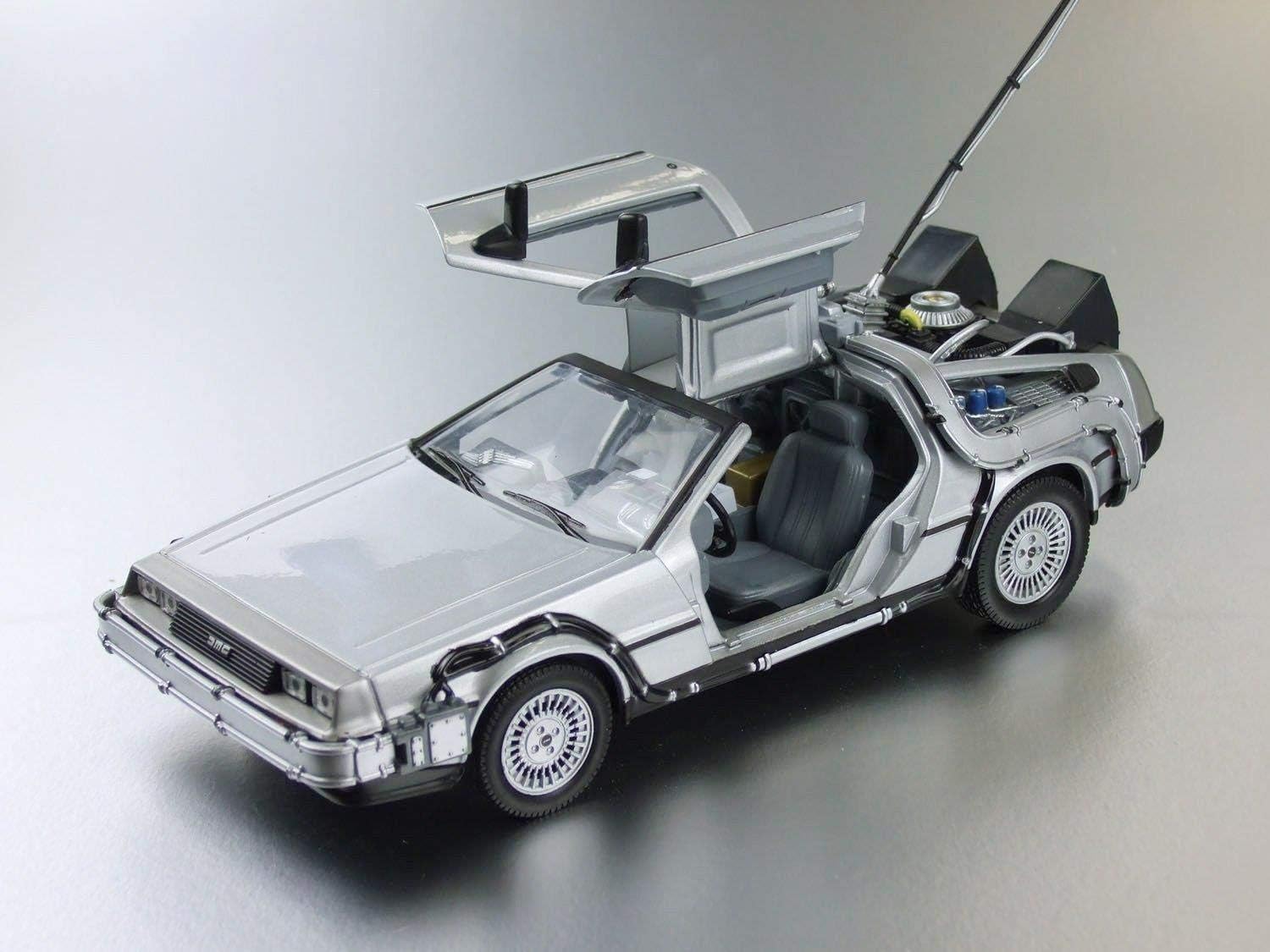 WELLY Réplica Delorean Regreso Al Futuro 1 Escala 1/24