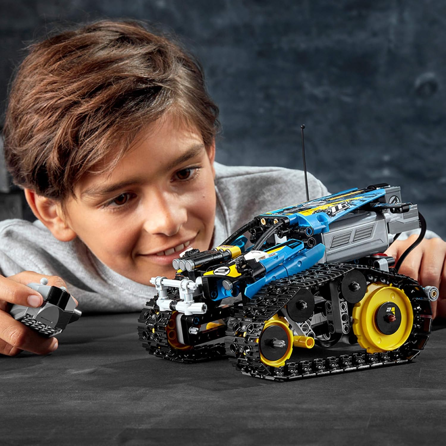 LEGO TECHNIC CON CONTROL REMOTO 42095