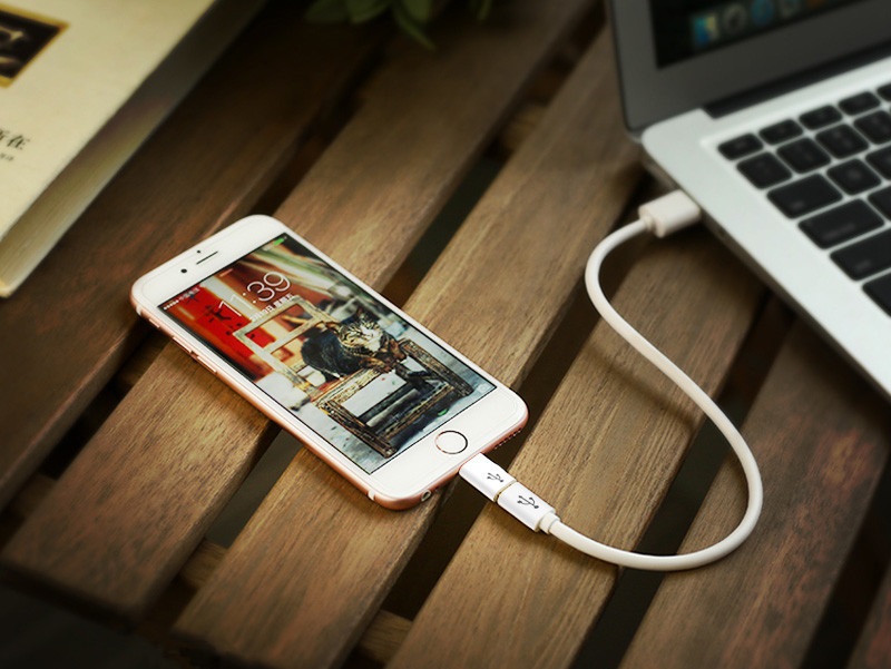iPhone kroviklio perėjimas iš Micro USB