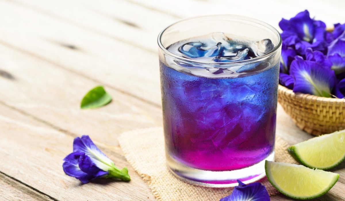 Clitoria Tea with  Lemon and Honey