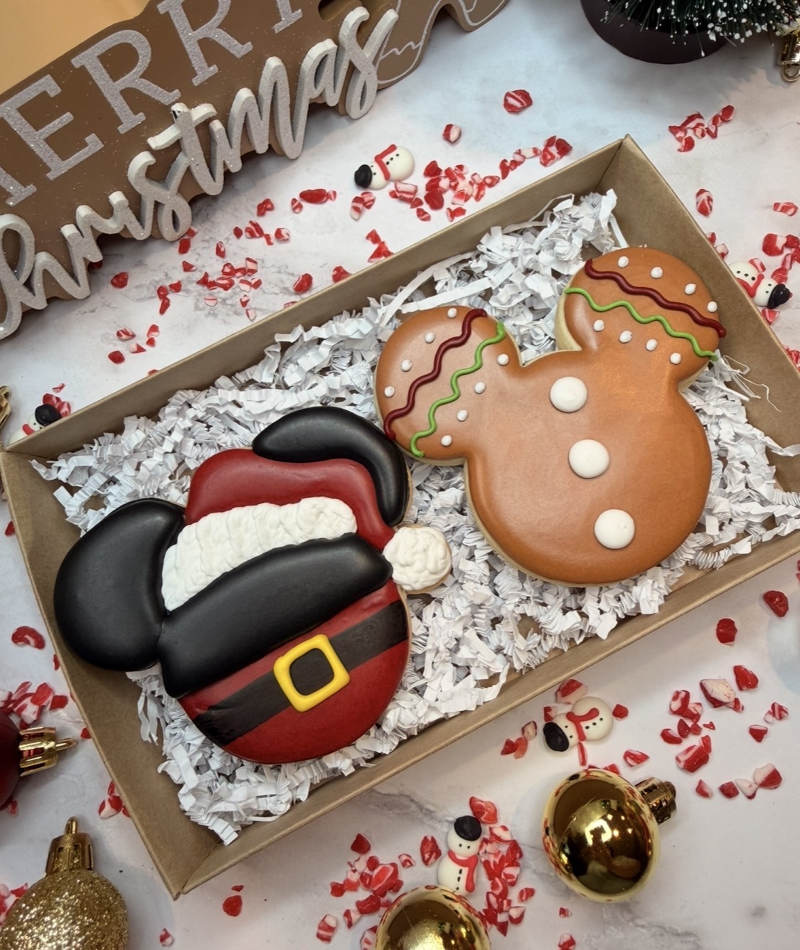 Holiday Mickey Mouse & Gingerbread Cookie Set