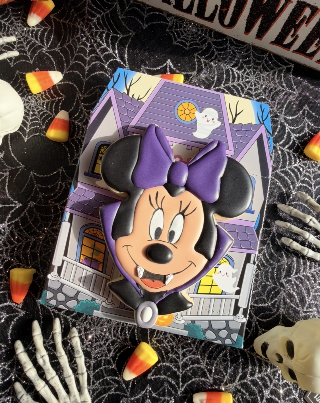 Vampires Minnie Cookie Surprise Box