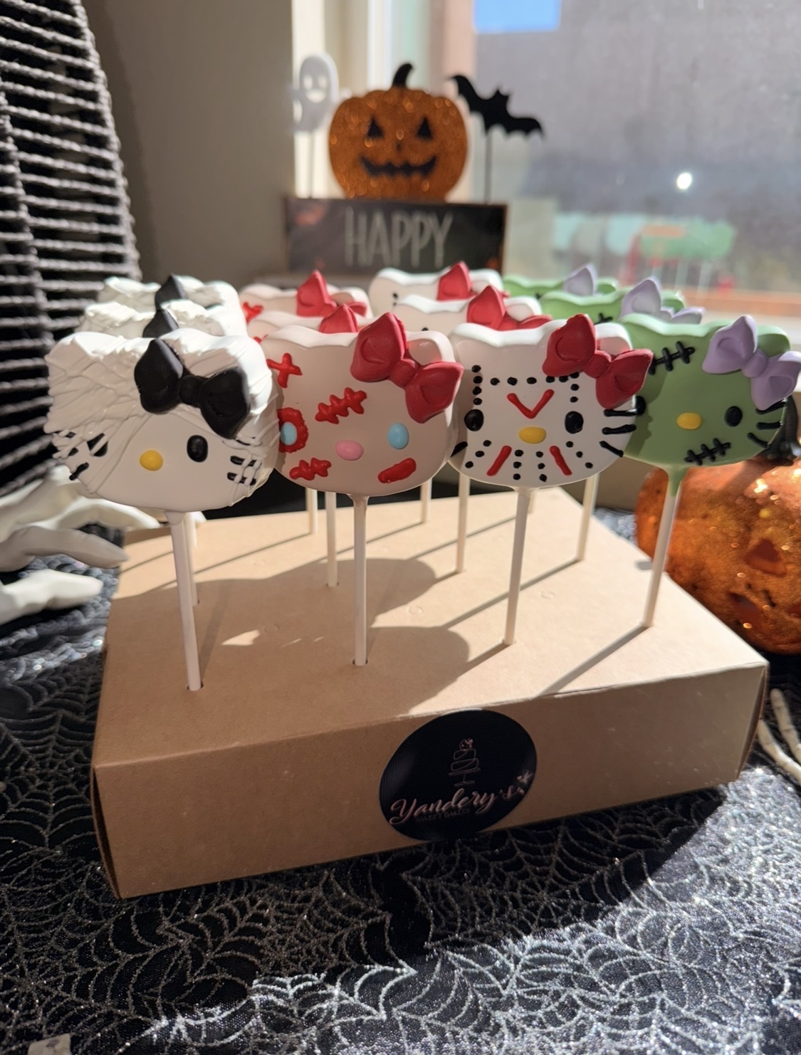 Hello kitty Halloween cake pops (12) 