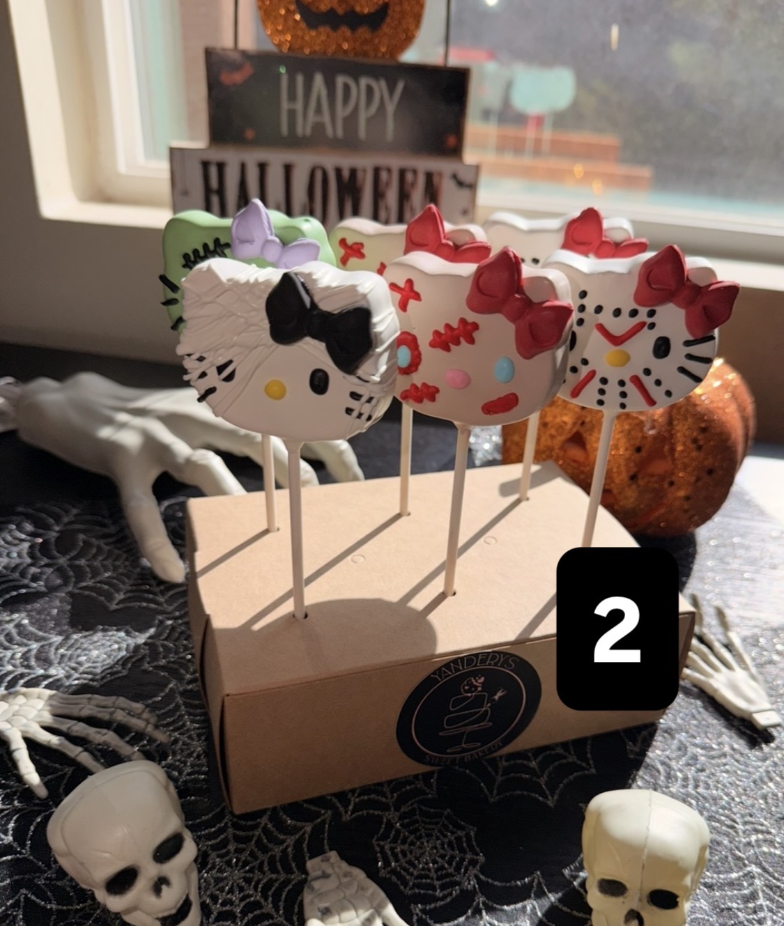Hello kitty Halloween cake pops (6)