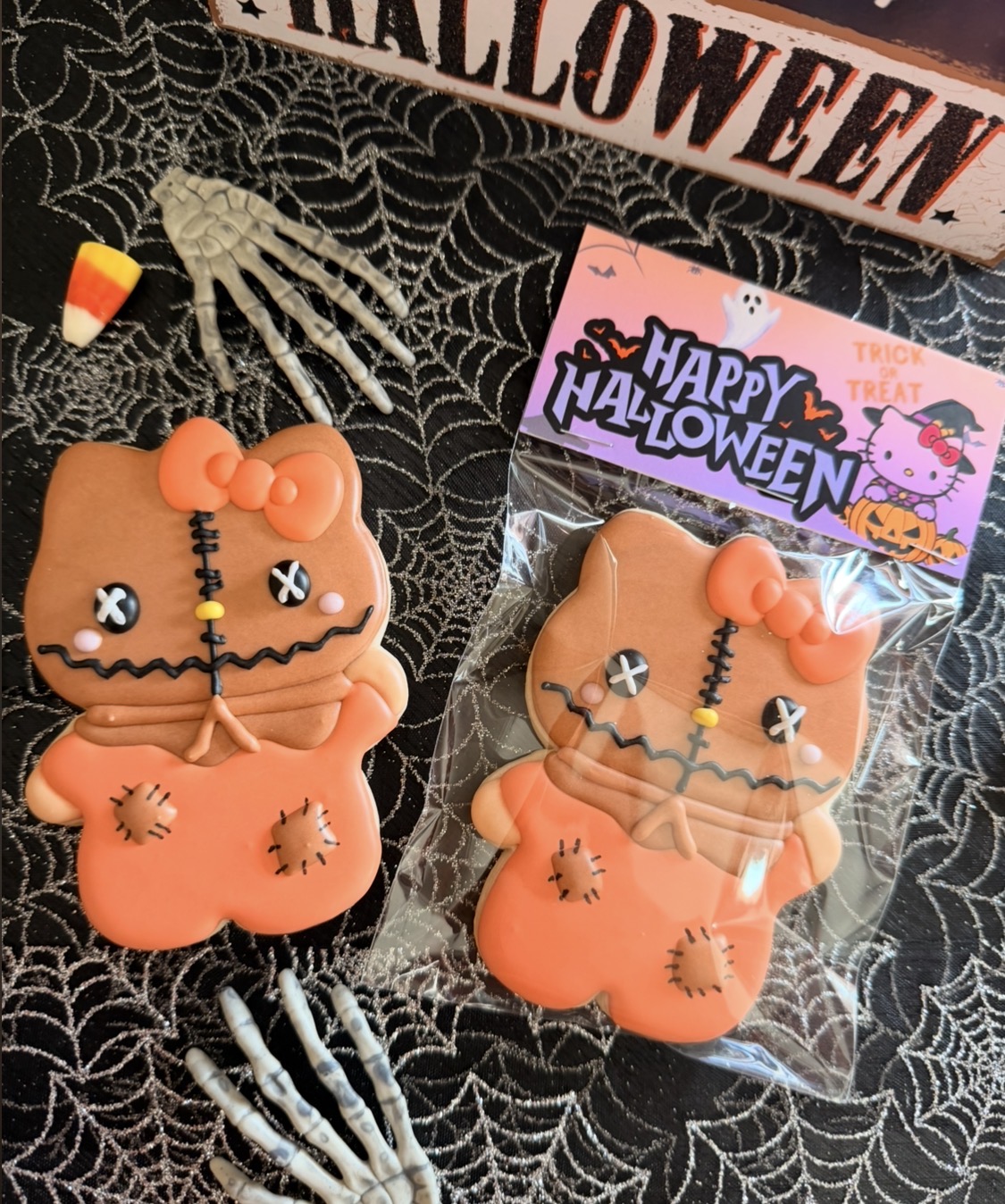 Scarecrow Hello Kitty Cookie