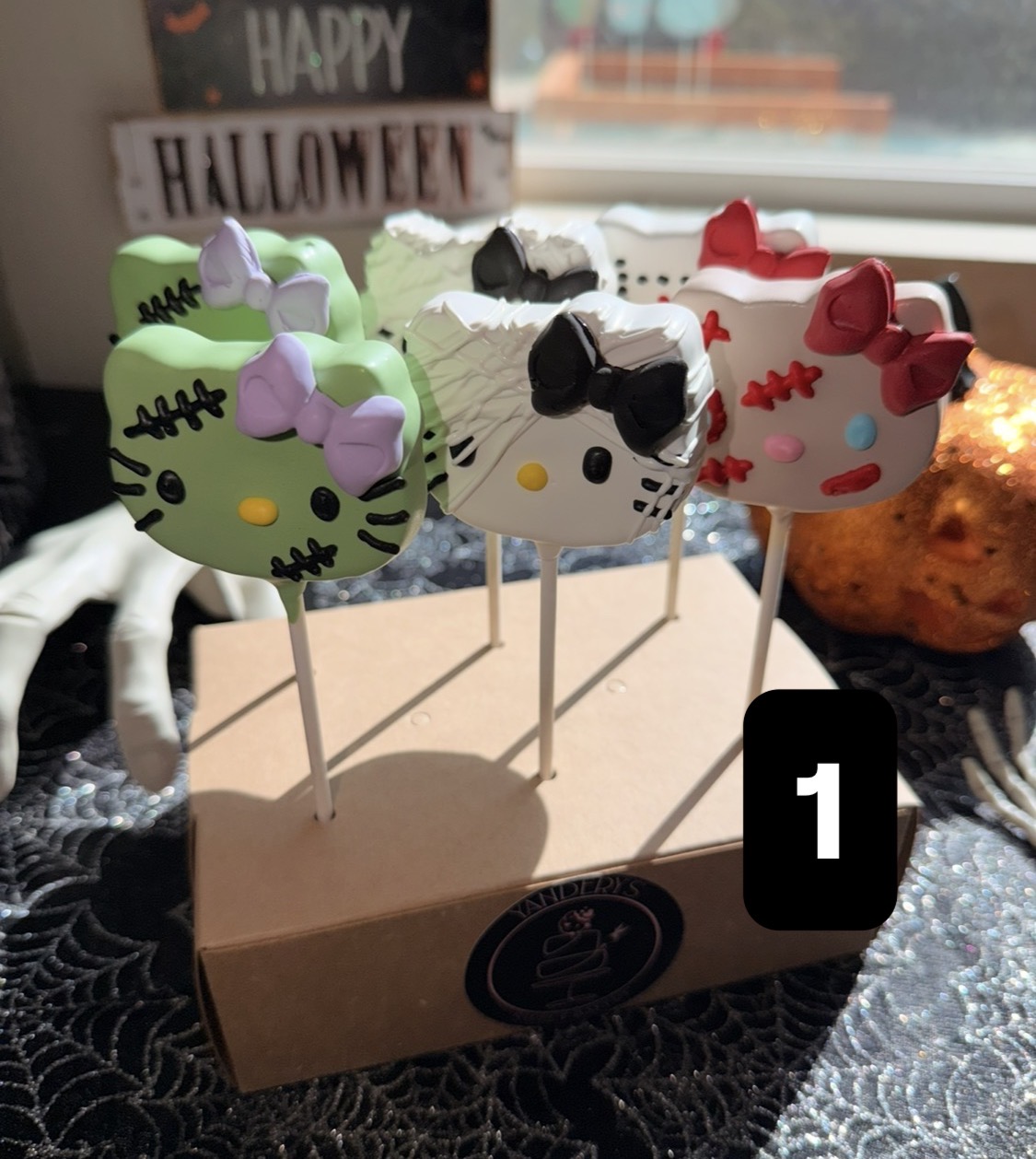 Hello kitty Halloween cake pops (6)