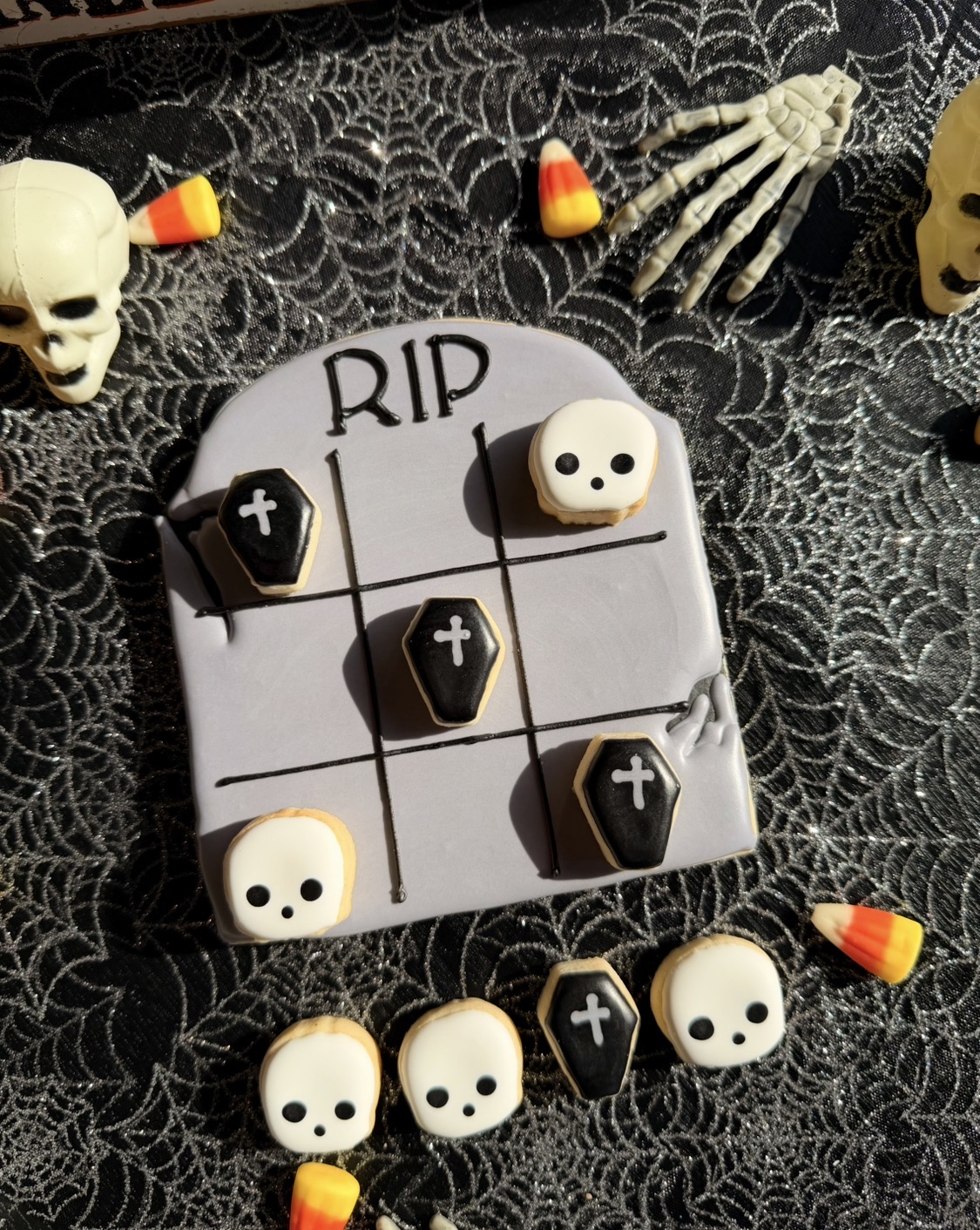 Graveyard Tic-Tac-Toe Cookie Set