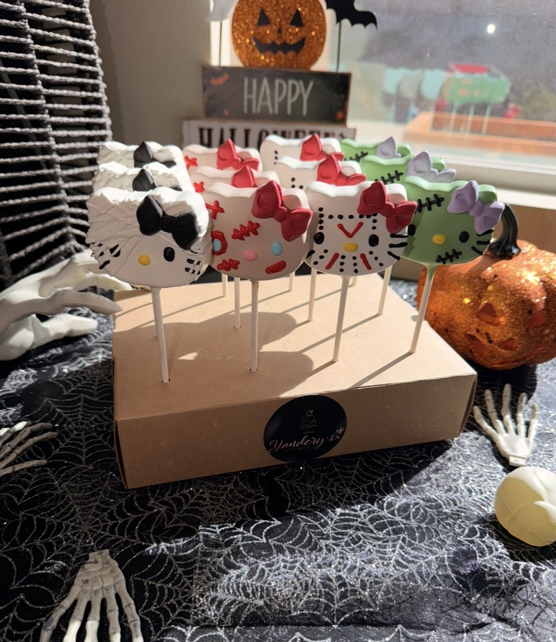 Hello kitty Halloween cake pops (12) 