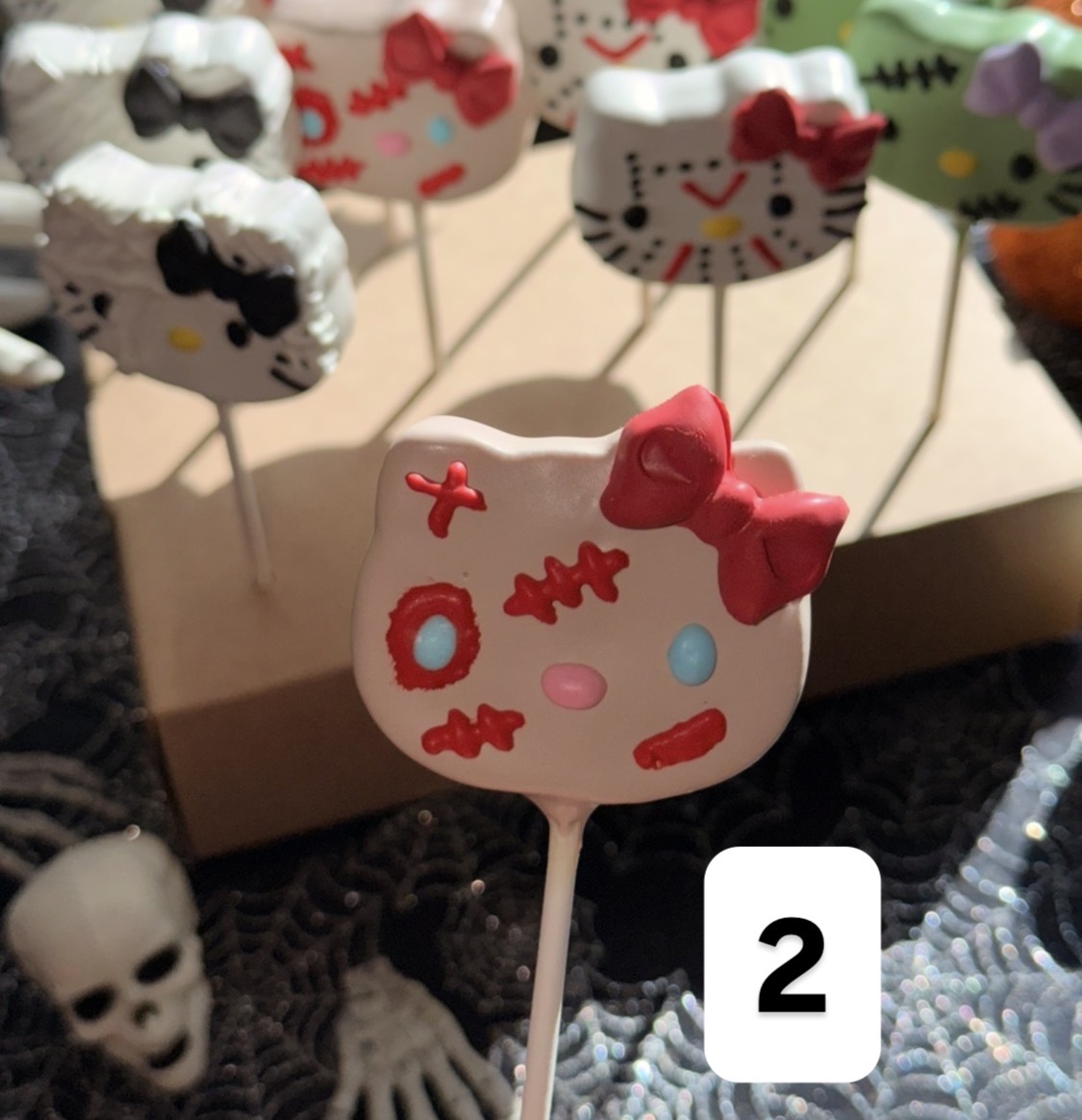 Hello kitty Halloween cake pops (1)