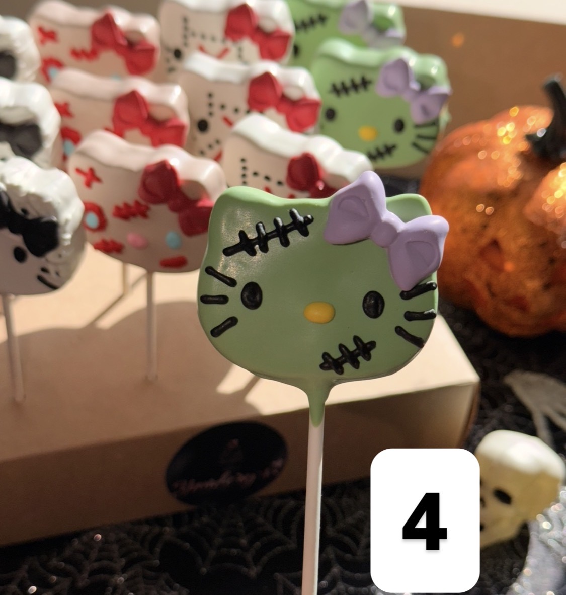 Hello kitty Halloween cake pops (1)