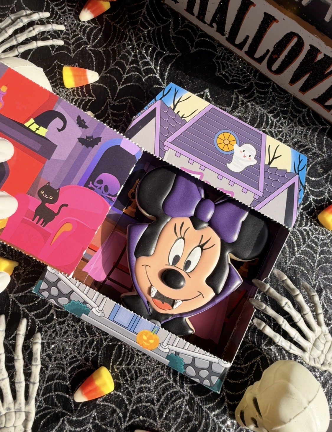 Vampires Minnie Cookie Surprise Box