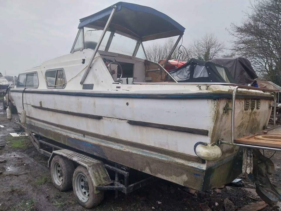 Buckingham River and Canal Project cruiser