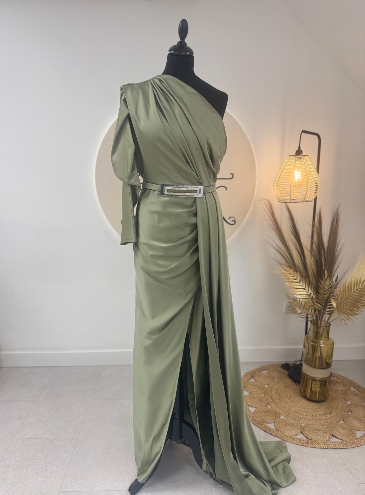 Robe de soirée en satin olive