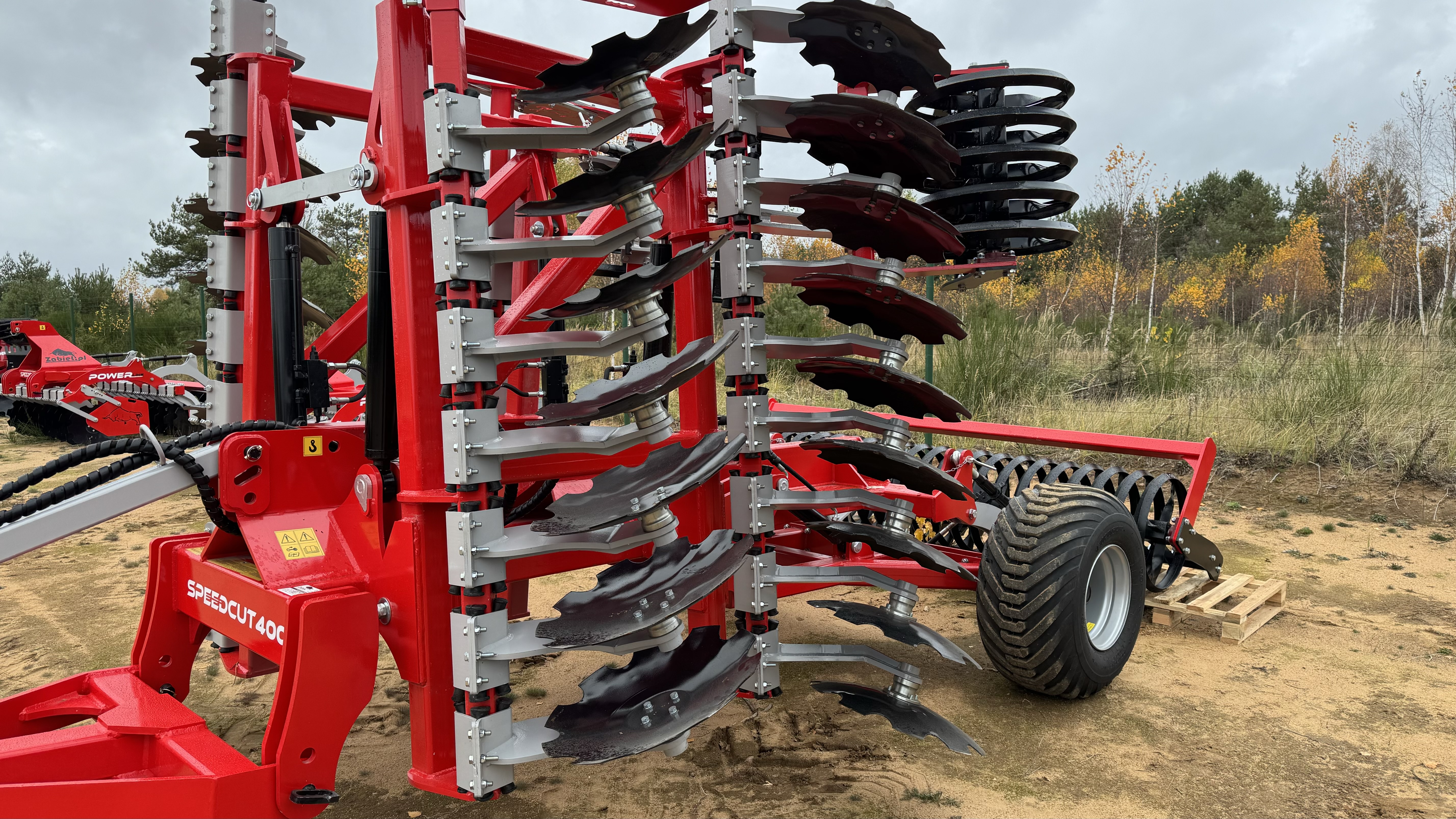 Hidrauliškai sulankstomas lėkštinis skutikas su važiuokle V1