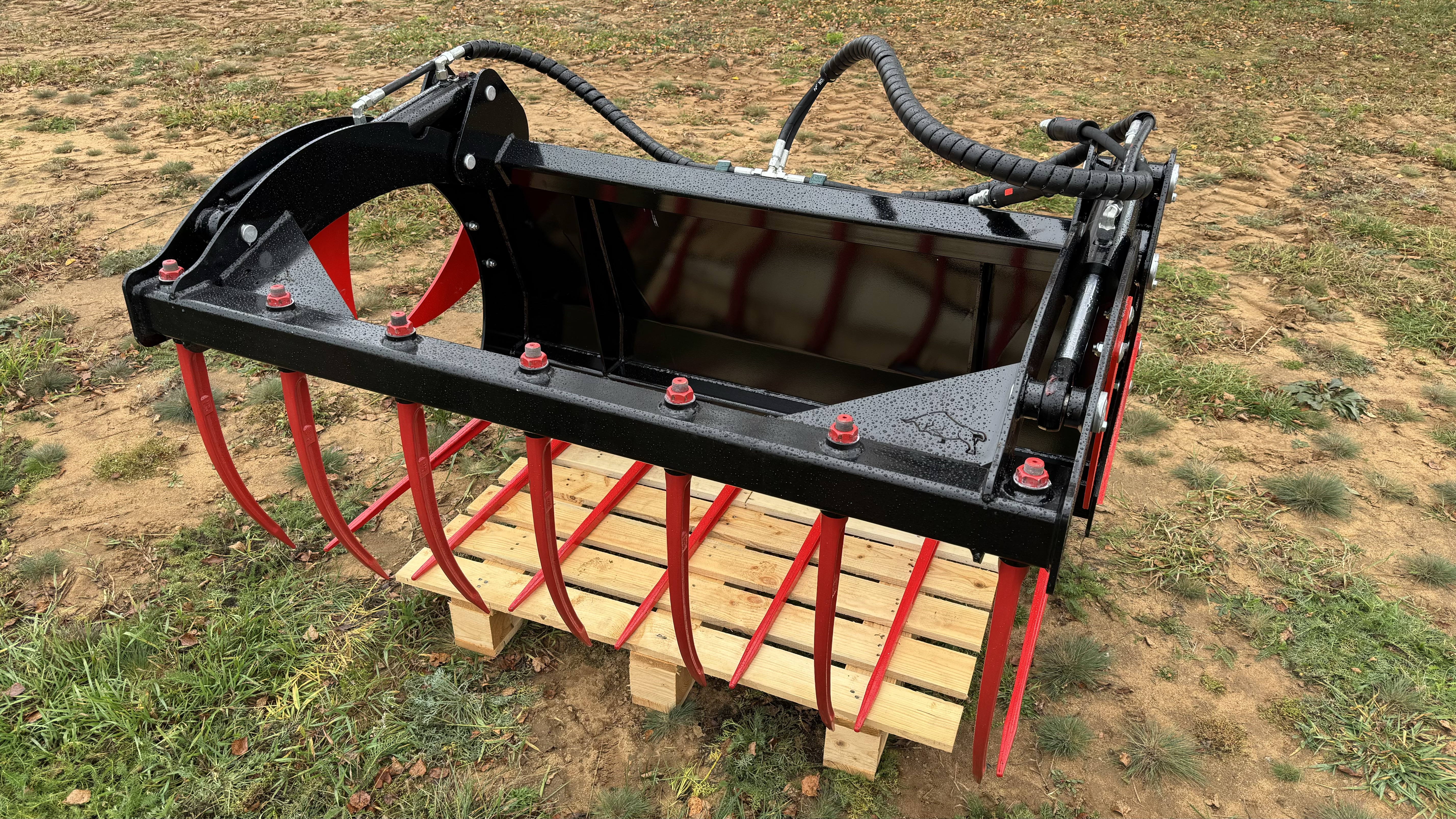 Šakės su prispaudimu mėšlui, šiaudams su dviem cilindrais