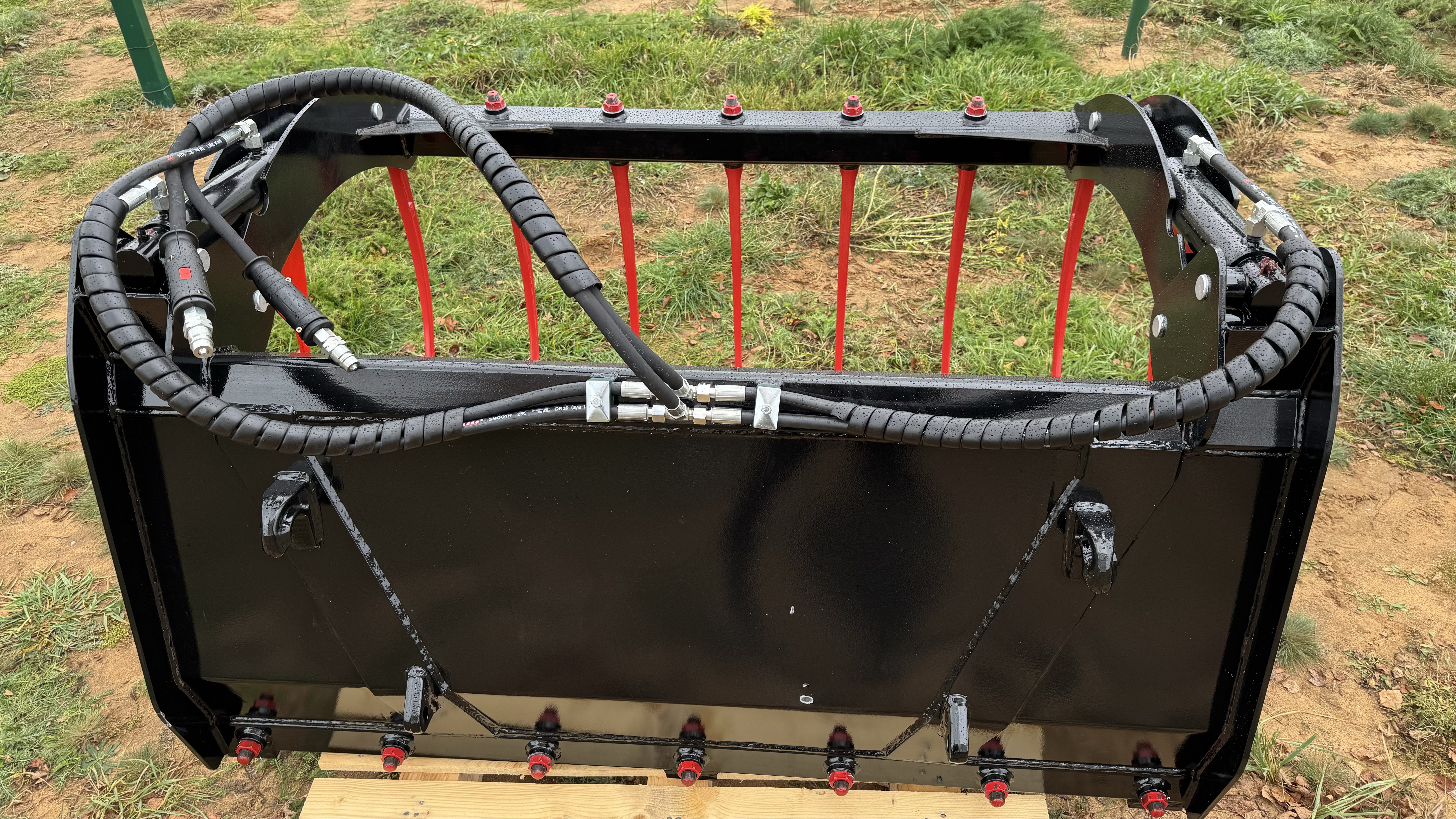 Šakės su prispaudimu mėšlui, šiaudams su dviem cilindrais