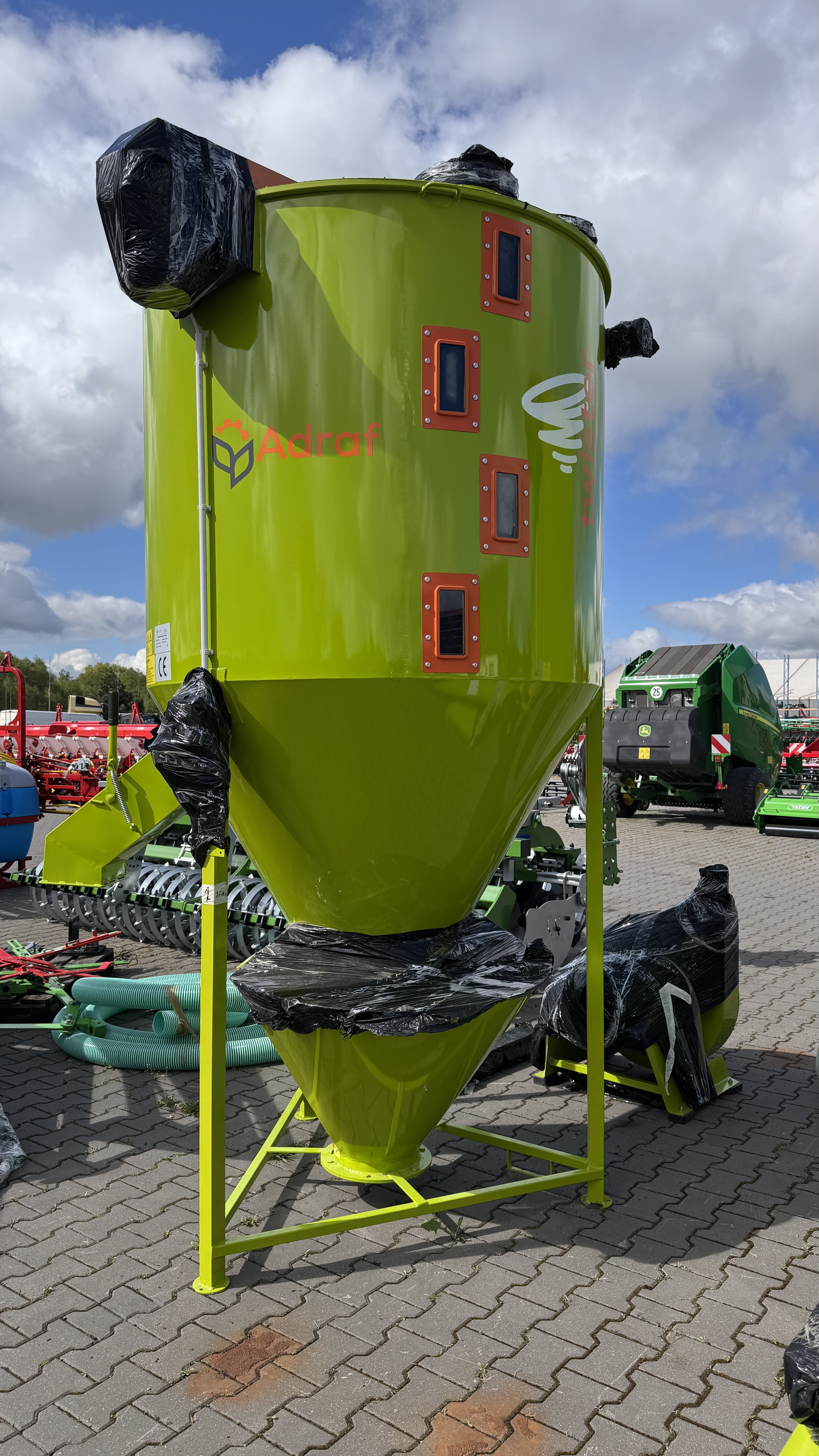 Pašarų maišytuvai "Adraf Twister"