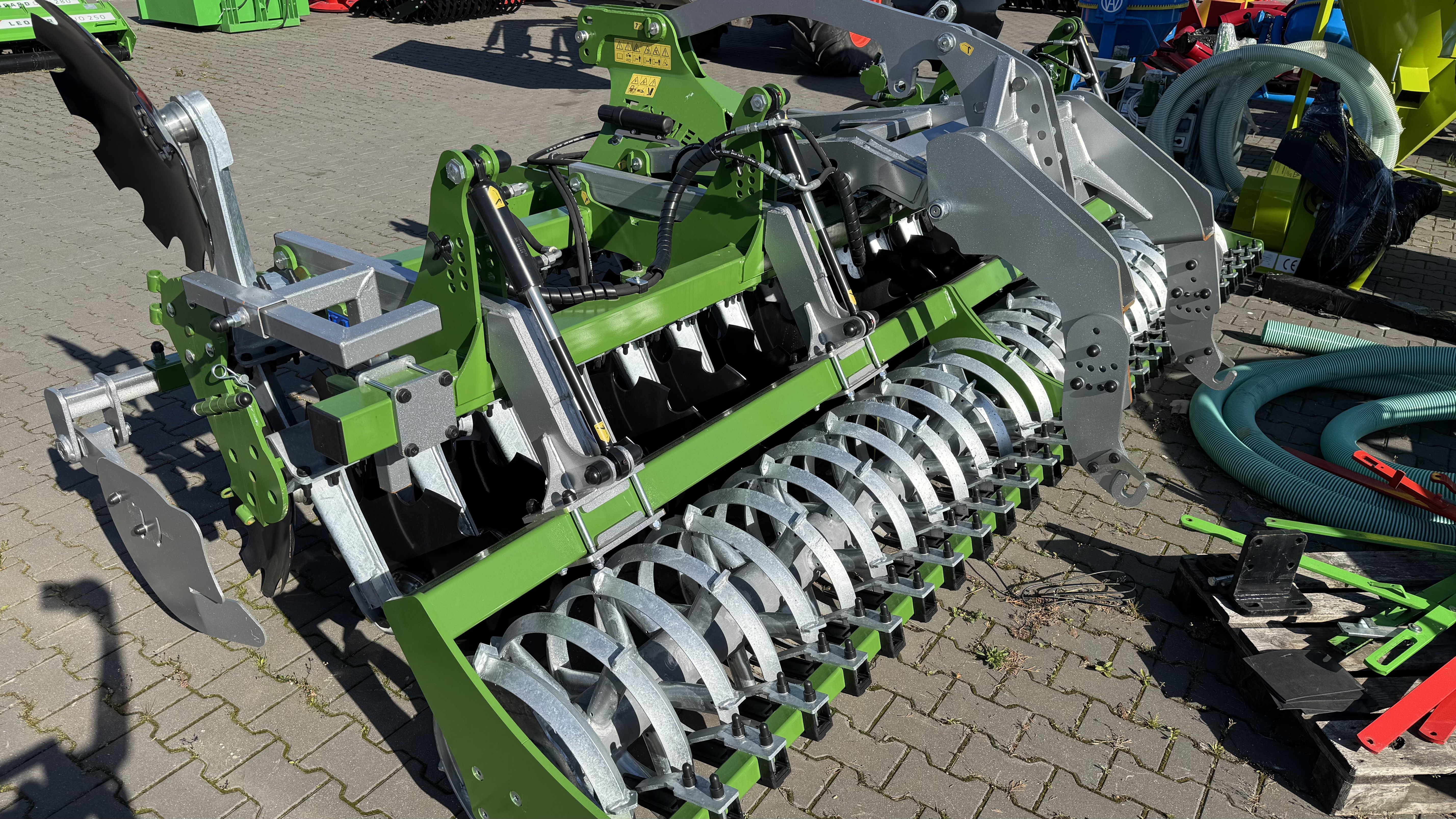 Lėkšitnis skutikas TOLMET su prikabinimų sėjamajai