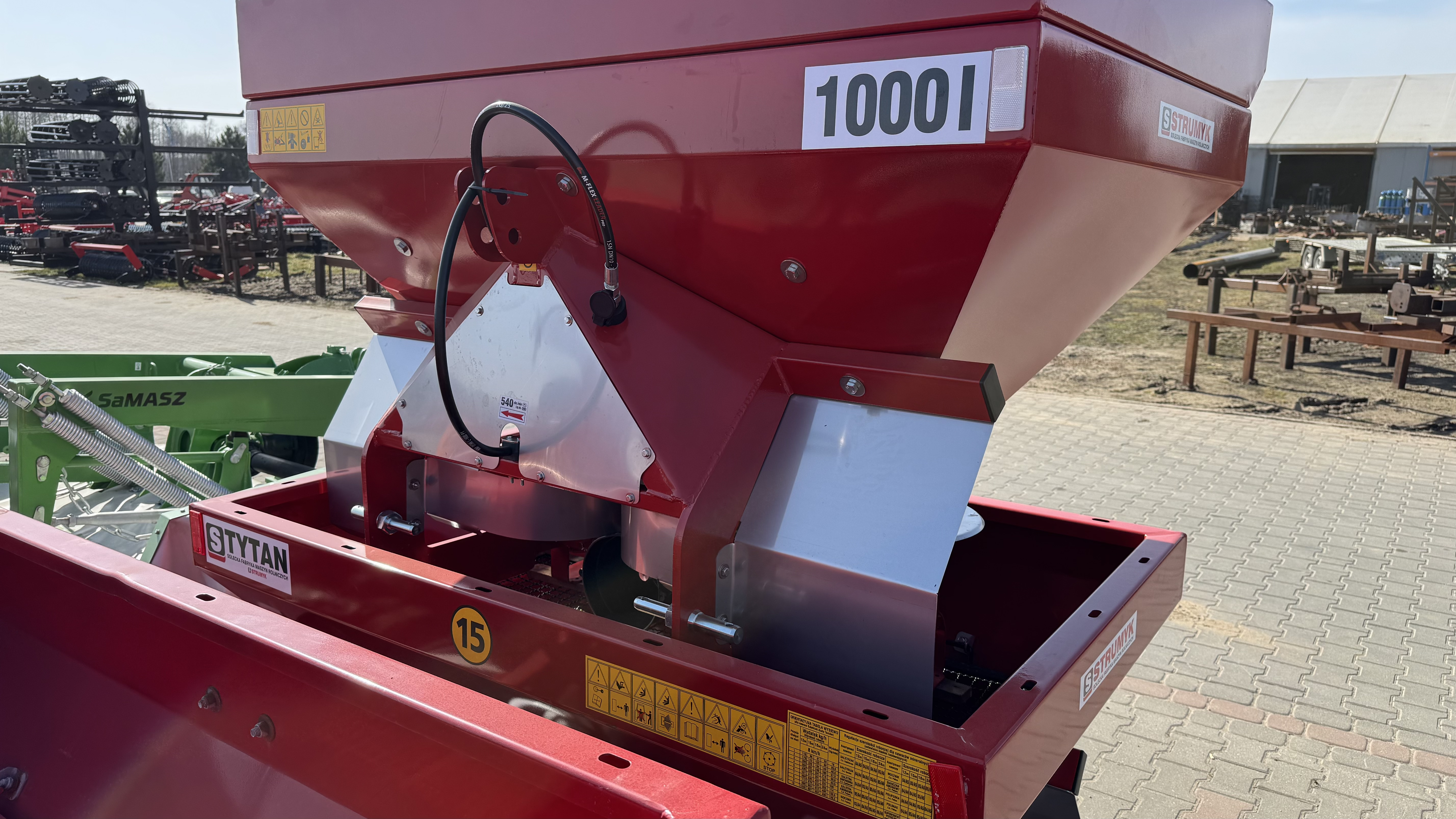 NAUJO MODELIO dviejų diskų trąšų barstytuvai "Strumyk Tytan", 12-24 m