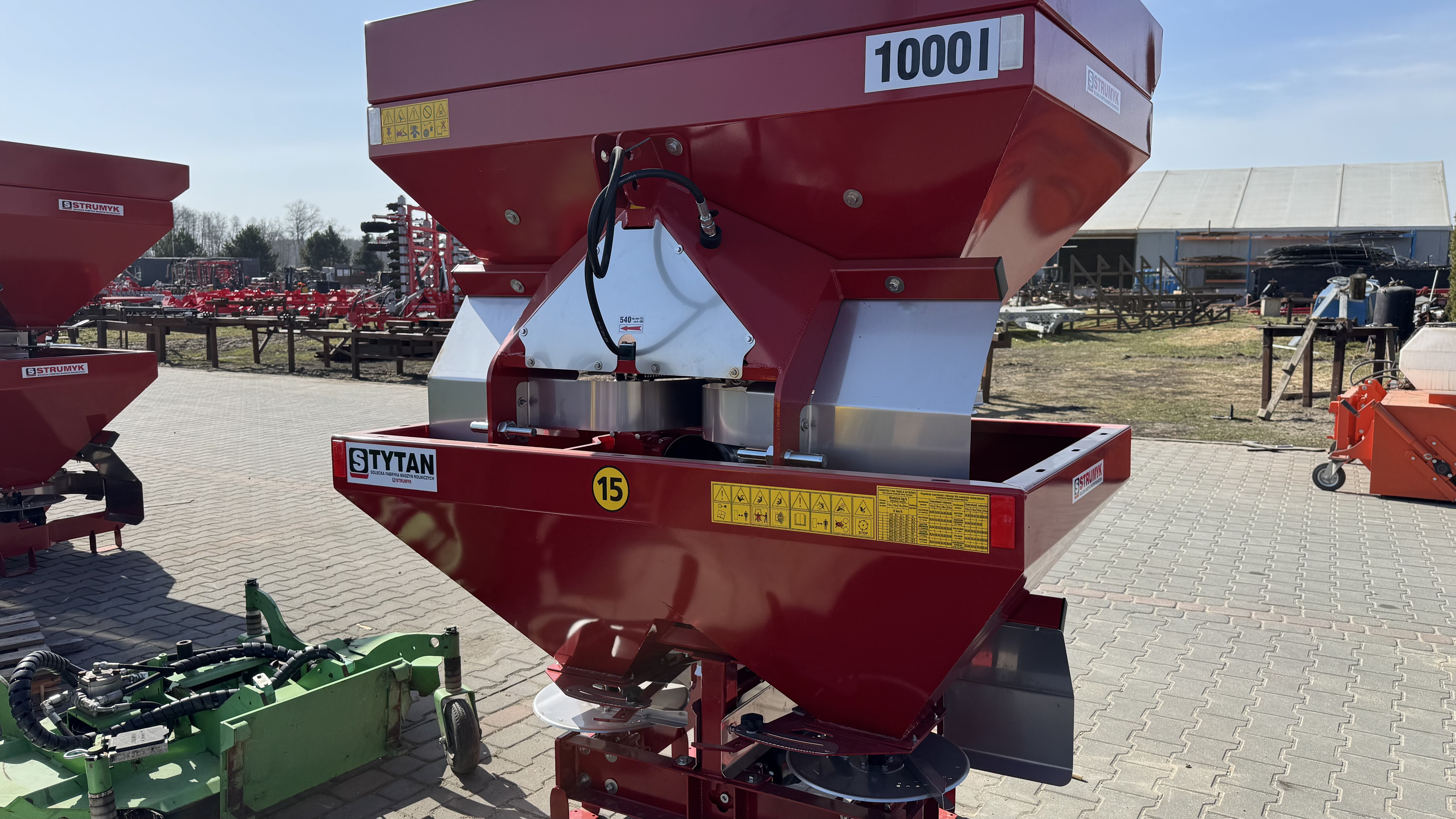 NAUJO MODELIO dviejų diskų trąšų barstytuvai "Strumyk Tytan", 12-24 m