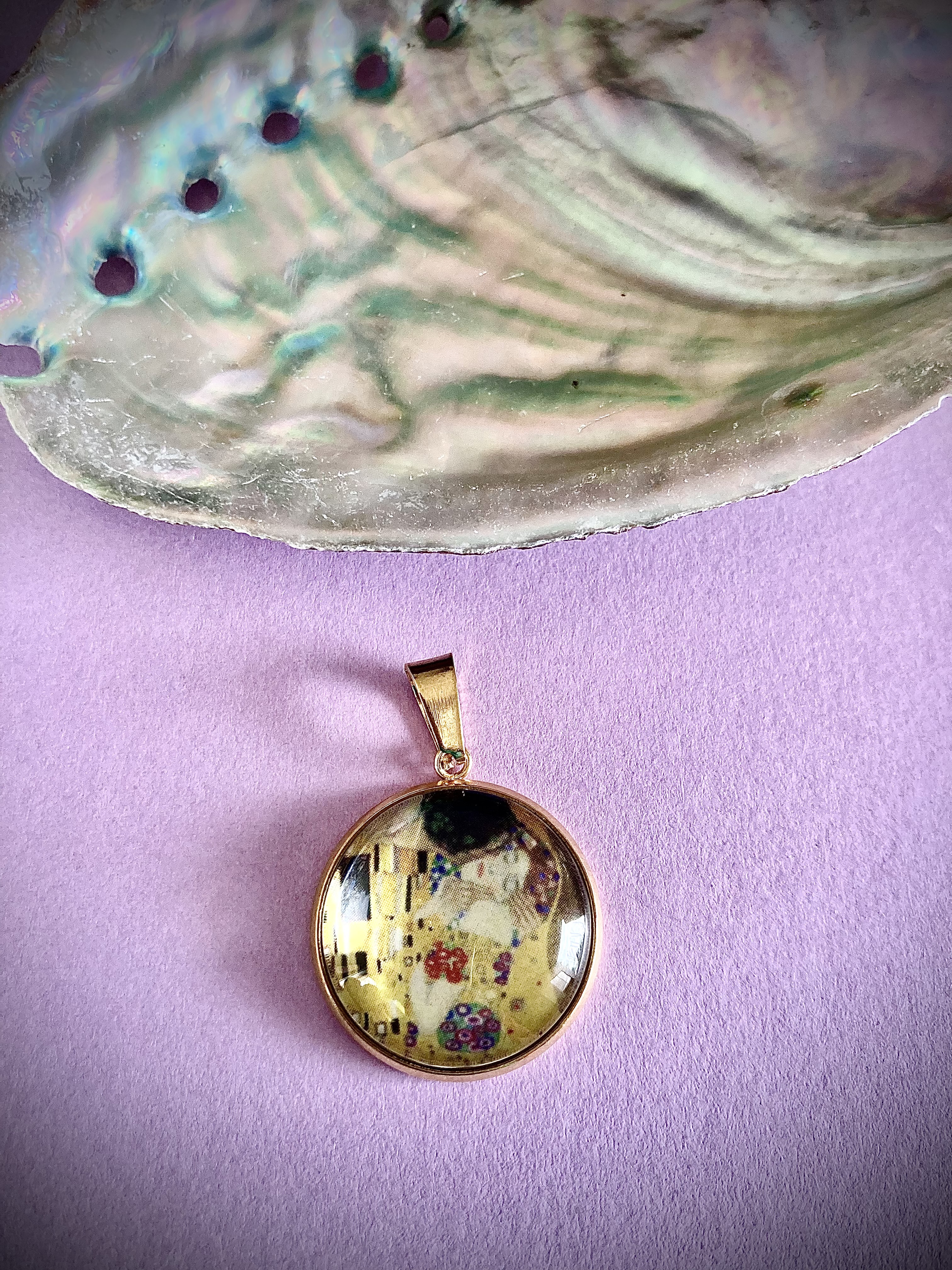Pendentif Le Baiser by Klimt
