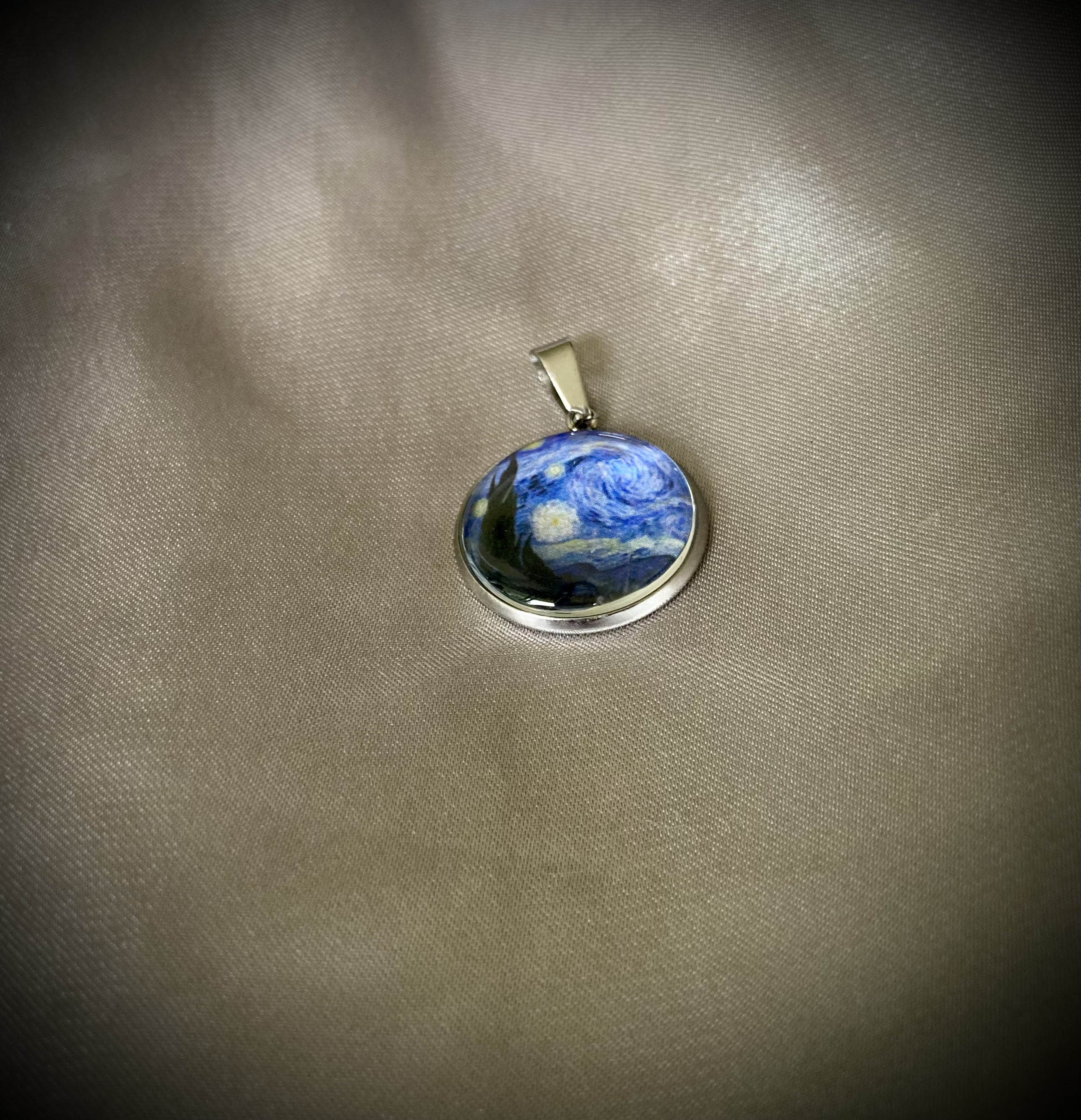 Pendentif La Nuit étoilée by Van Gogh