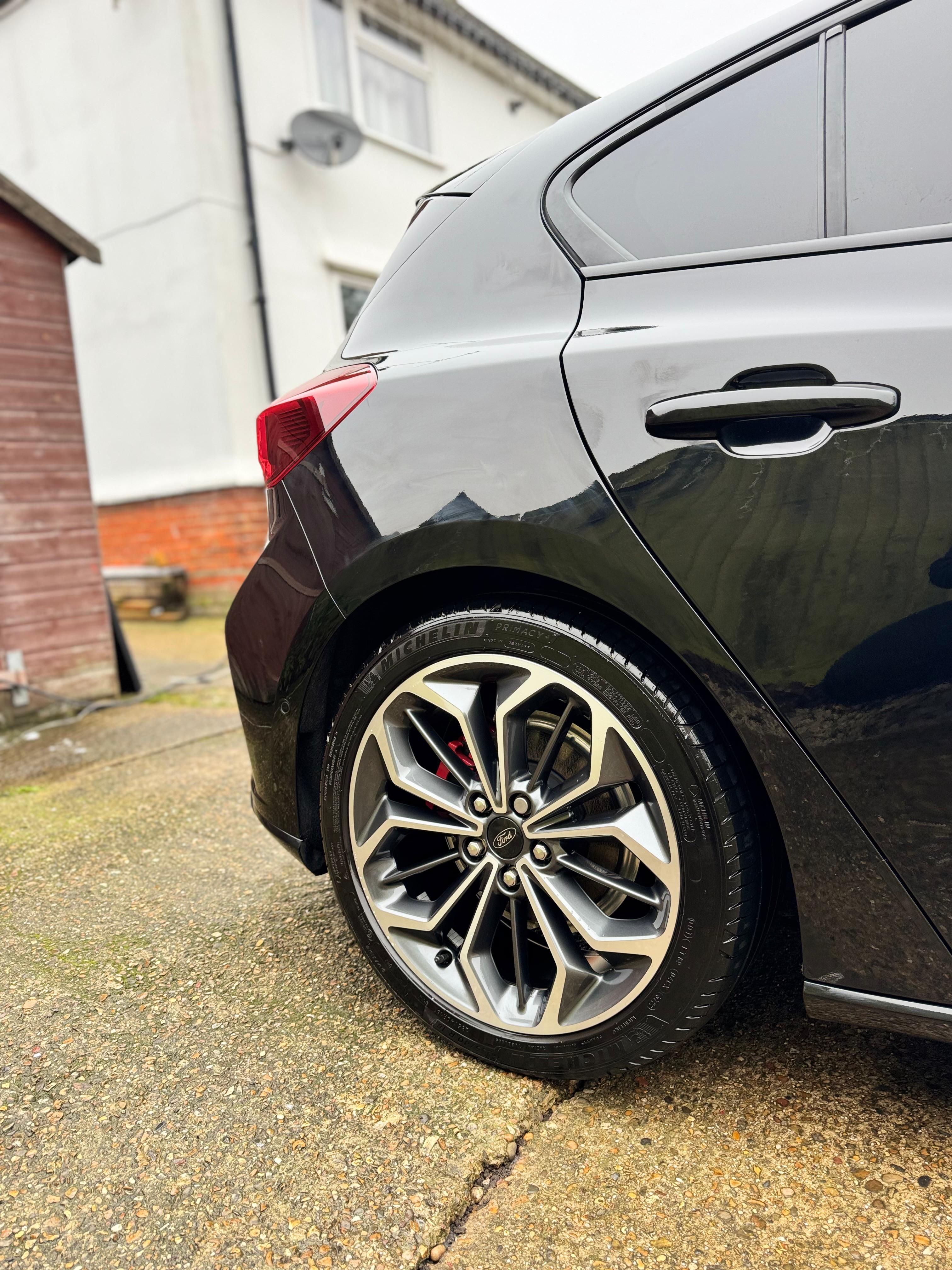 Ceramic Finish + 5 Year Coating (Small/Large Vehicles)