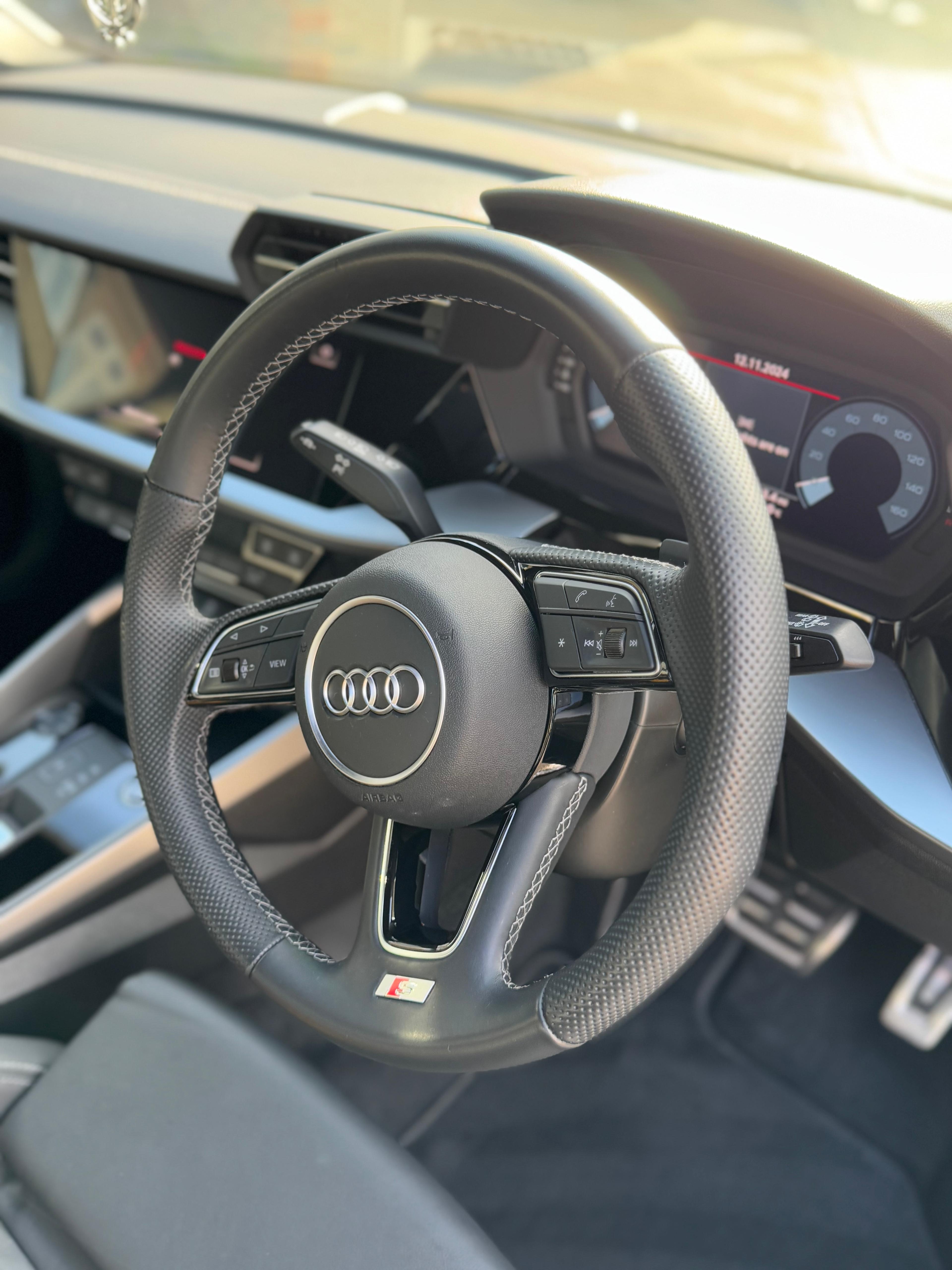 Ultimate Finish + 2 Year Ceramic Coating (Small/Large Vehicles)