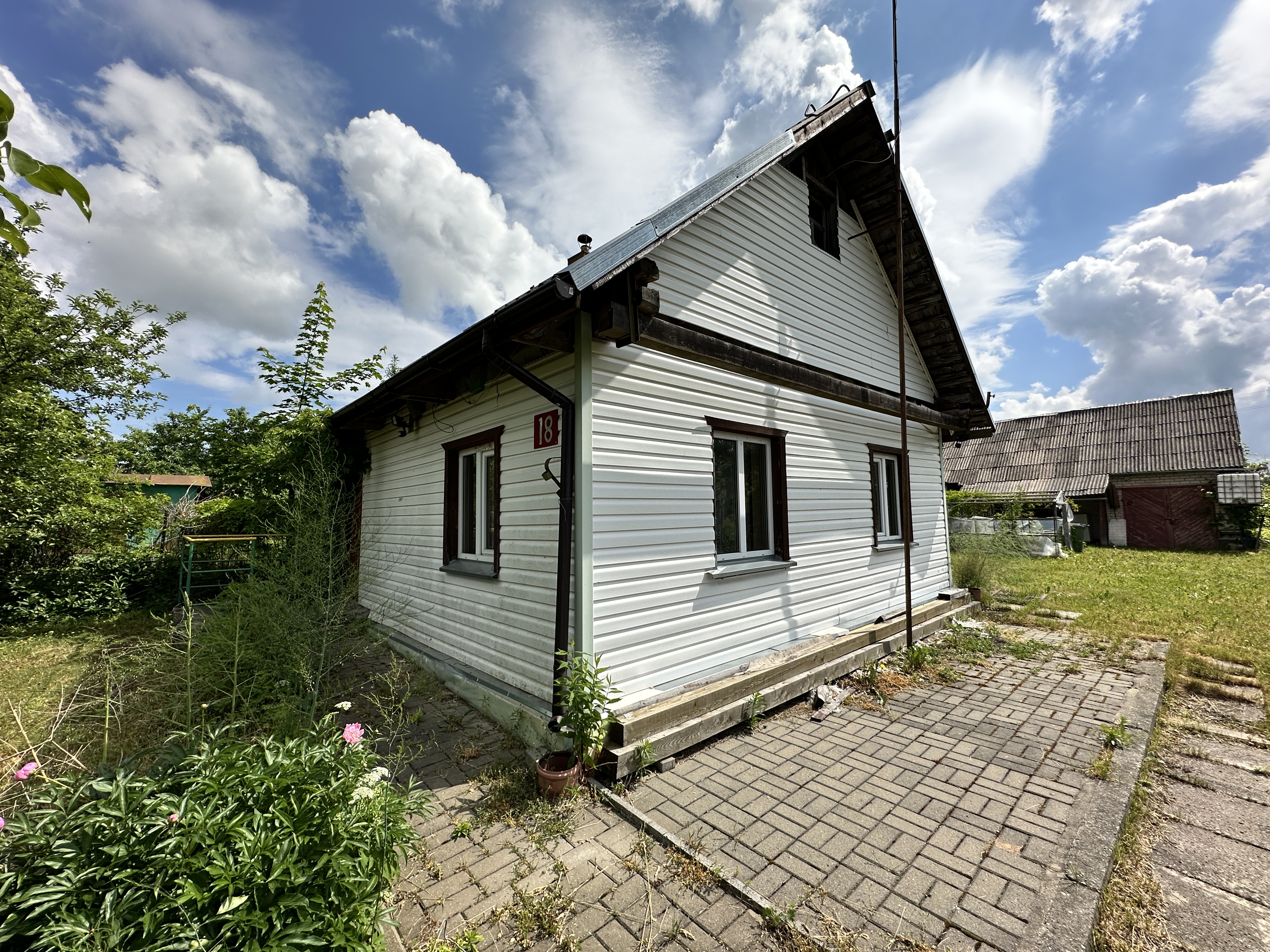 Molėtų rajone, Videniškėse, parduodama pusė namo