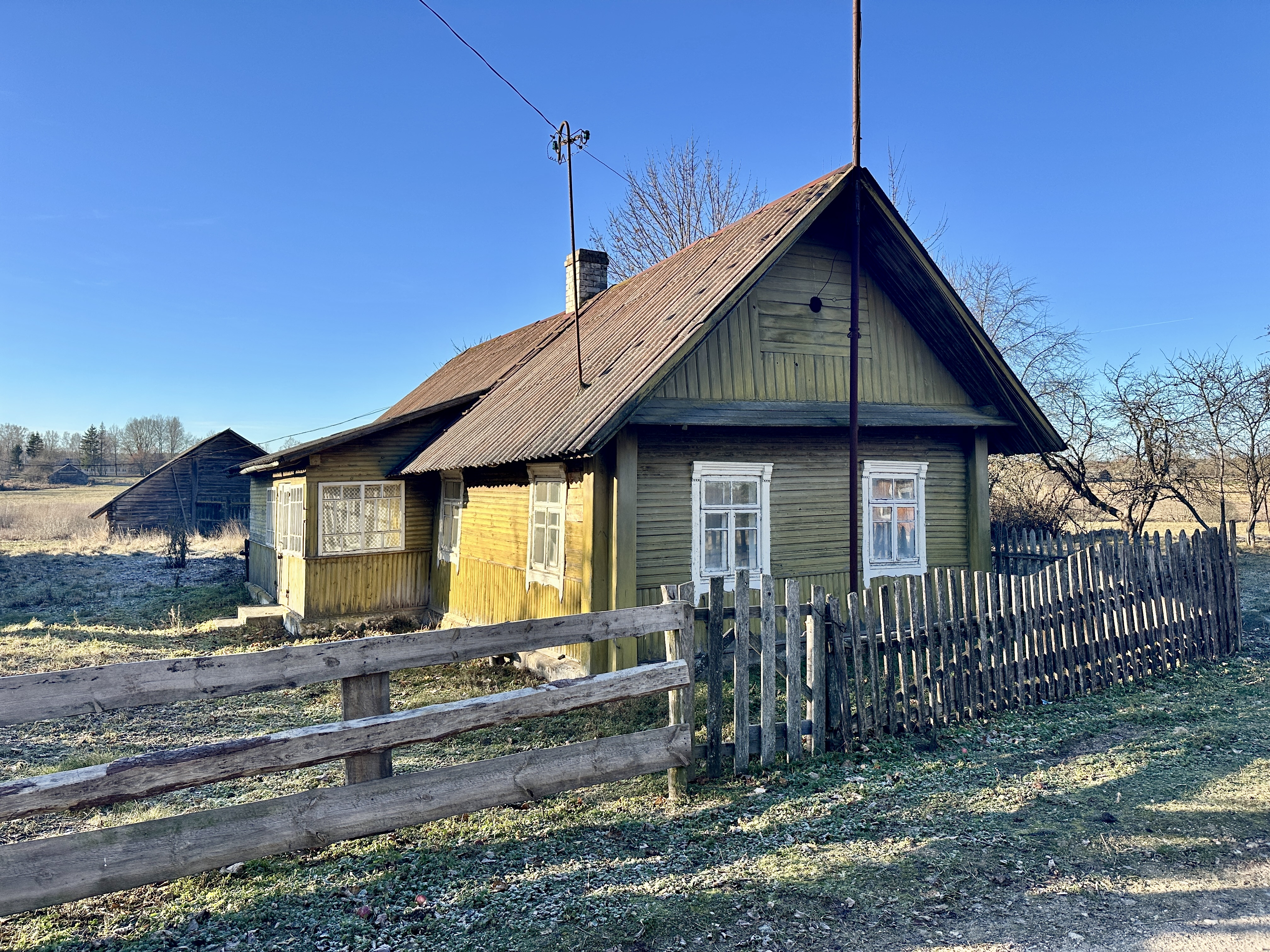 Šalčininkų raj., Smališkių kaime, parduodama 63,30 kv.m. sodyba