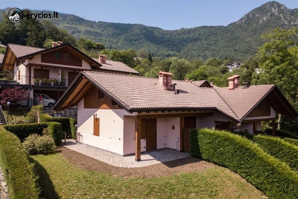 Italijoje, Bergamo prov., Sant'Omobono Terme mstl., parduodama 75 kv.m. vila