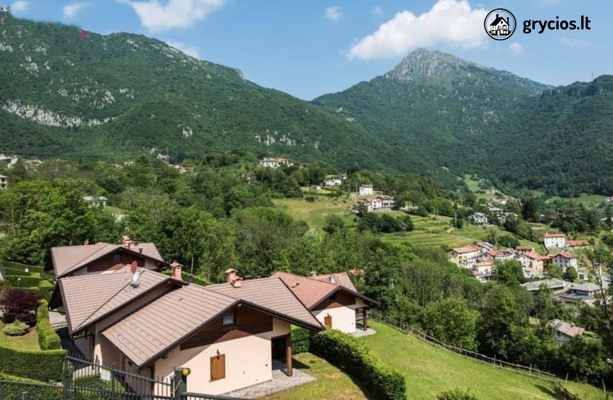 Italijoje, Bergamo prov., Sant'Omobono Terme mstl., parduodama 75 kv.m. vila