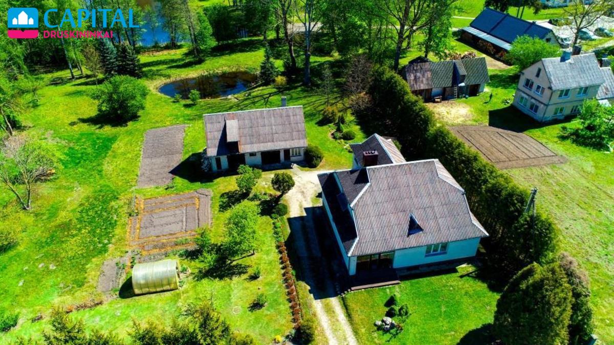 Druskininkų raj., Leipalingio miestelyje, parduodamas namas su ežero pakrante