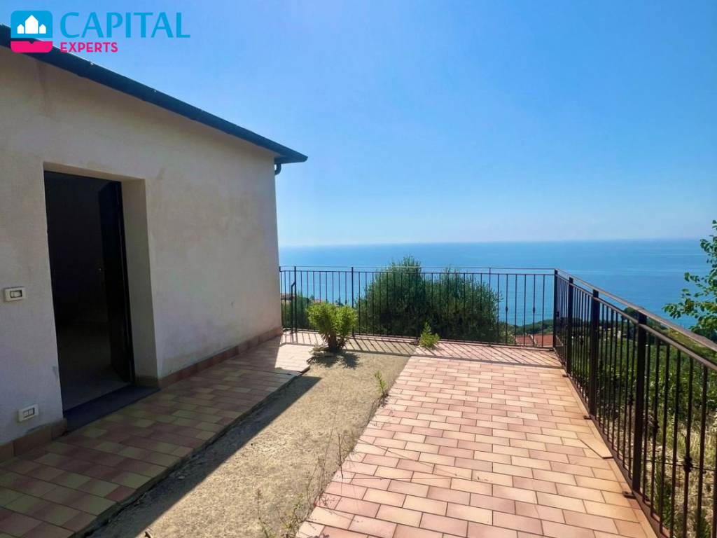 Italijoje, Ligūrijoje, Cipressos sav., parduodama vila su vaizdu į jūrą