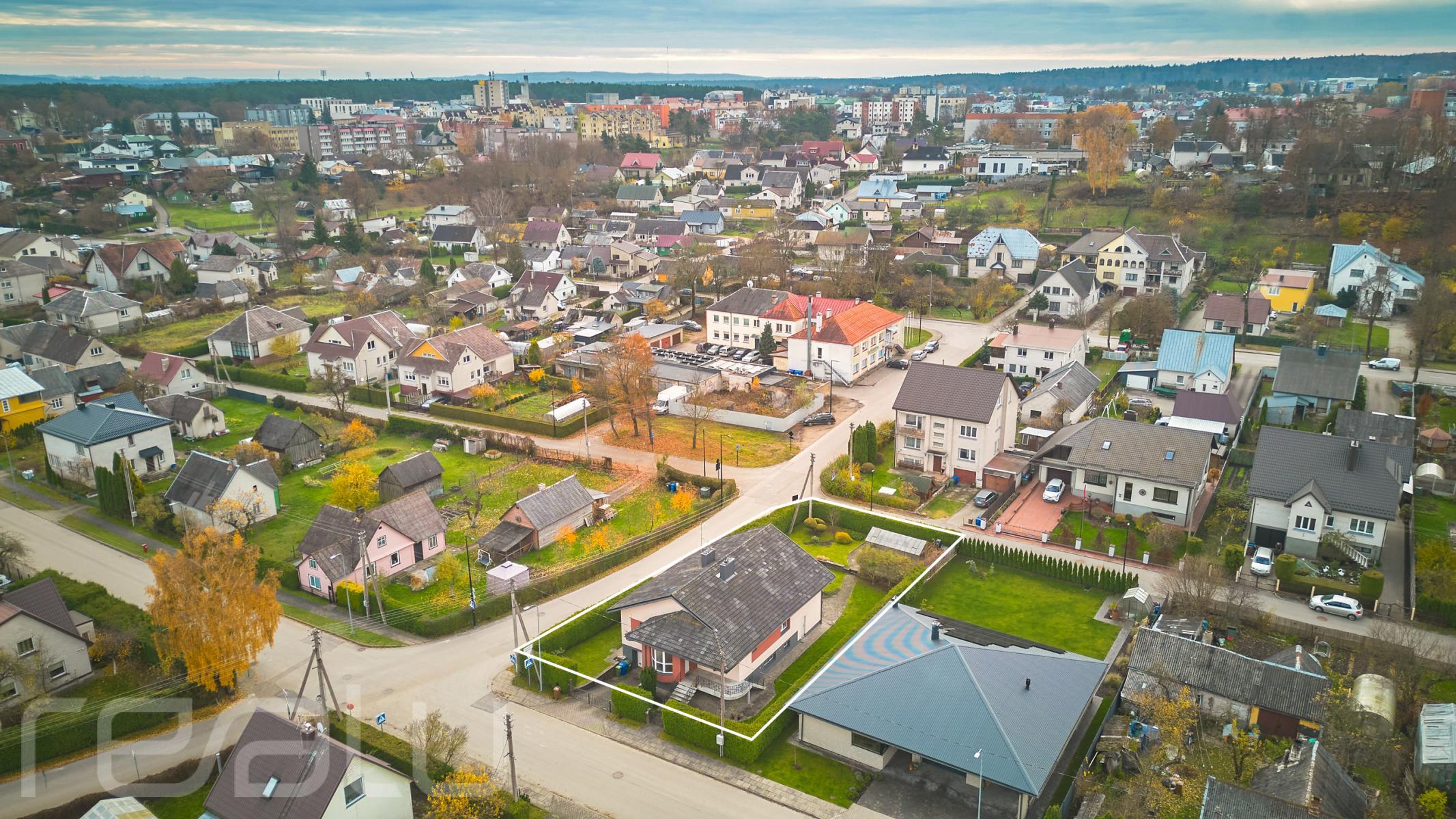 Alytuje, Liepų g. parduodamas mūrinis namas su pirtimi ir baseinu