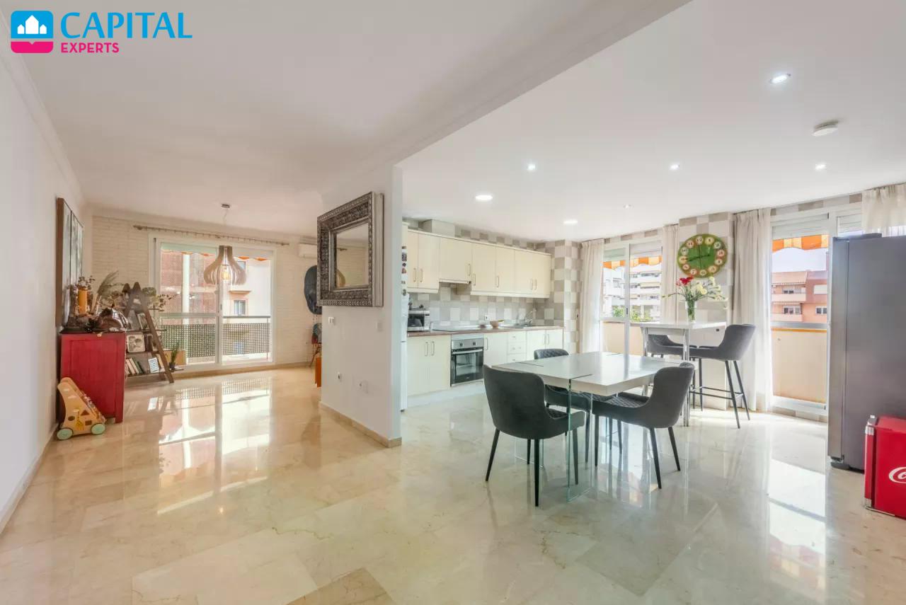 Ispanijoje, Andalūzijos reg., Fuengirola miesto centre, parduodamas 143 m² butas.
