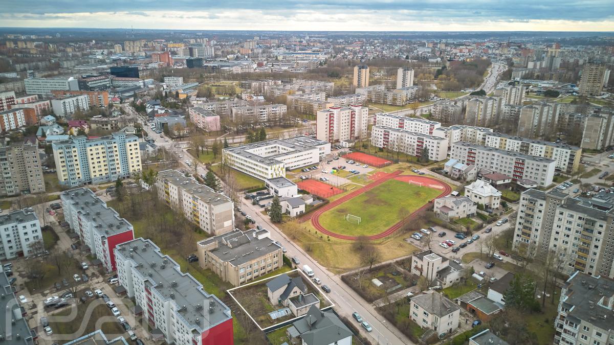 Kauno mieste, Kalniečiuose, parduodamas mūrinis gyvenamasis namas